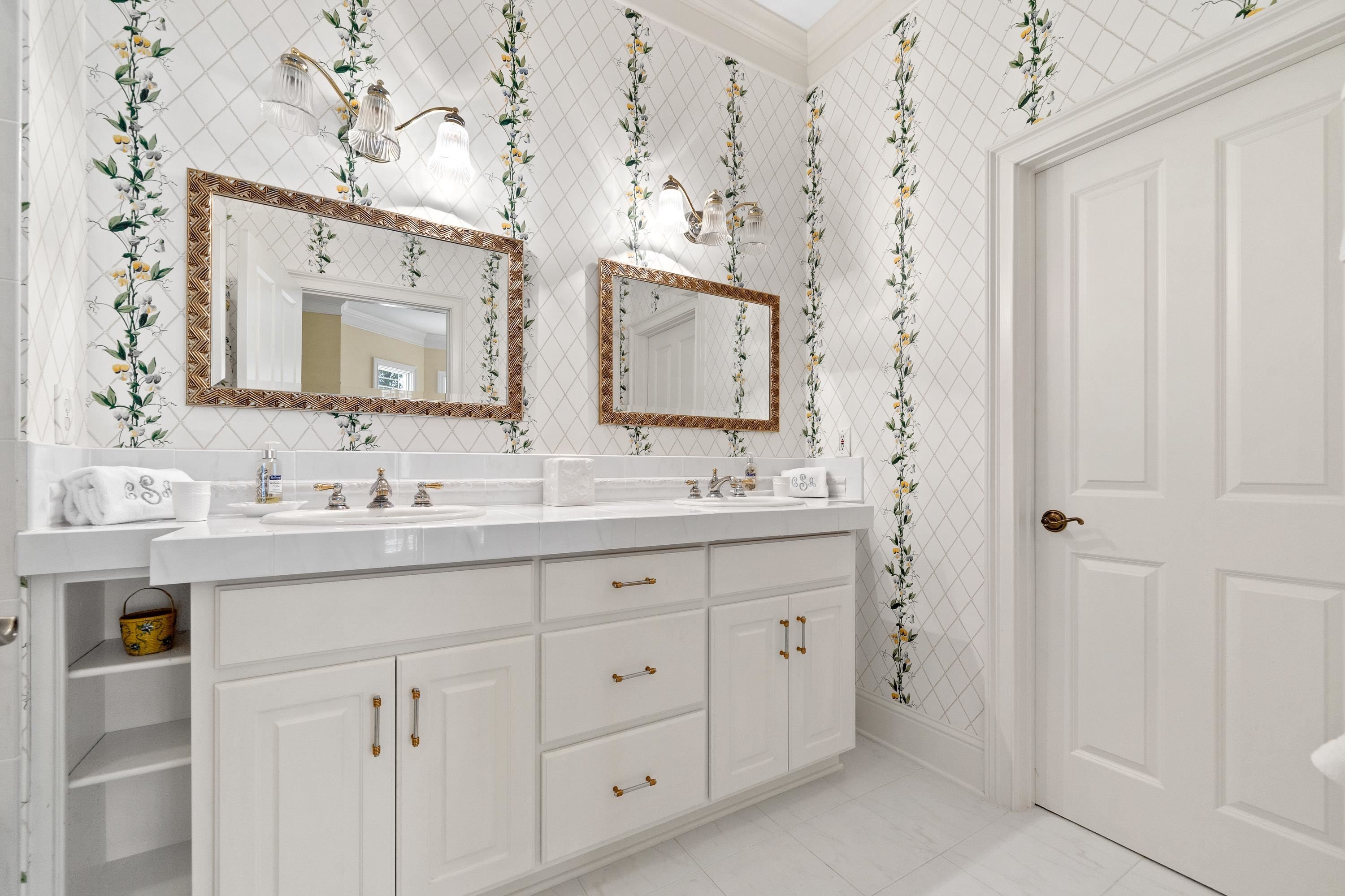 Greensboro, Georgia, 30642, United States, 7 Bedrooms Bedrooms, ,8 BathroomsBathrooms,Residential,For Sale,1984932