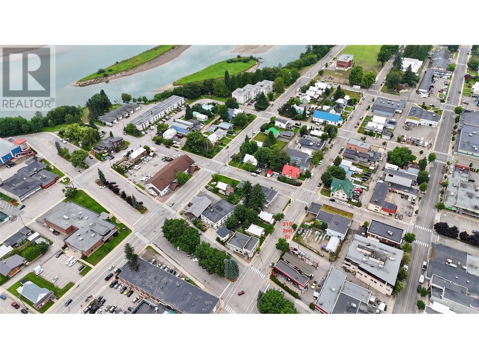 REVELSTOKE, British Columbia, V0E 2S0, CA, ,Residential,For Sale,1901896