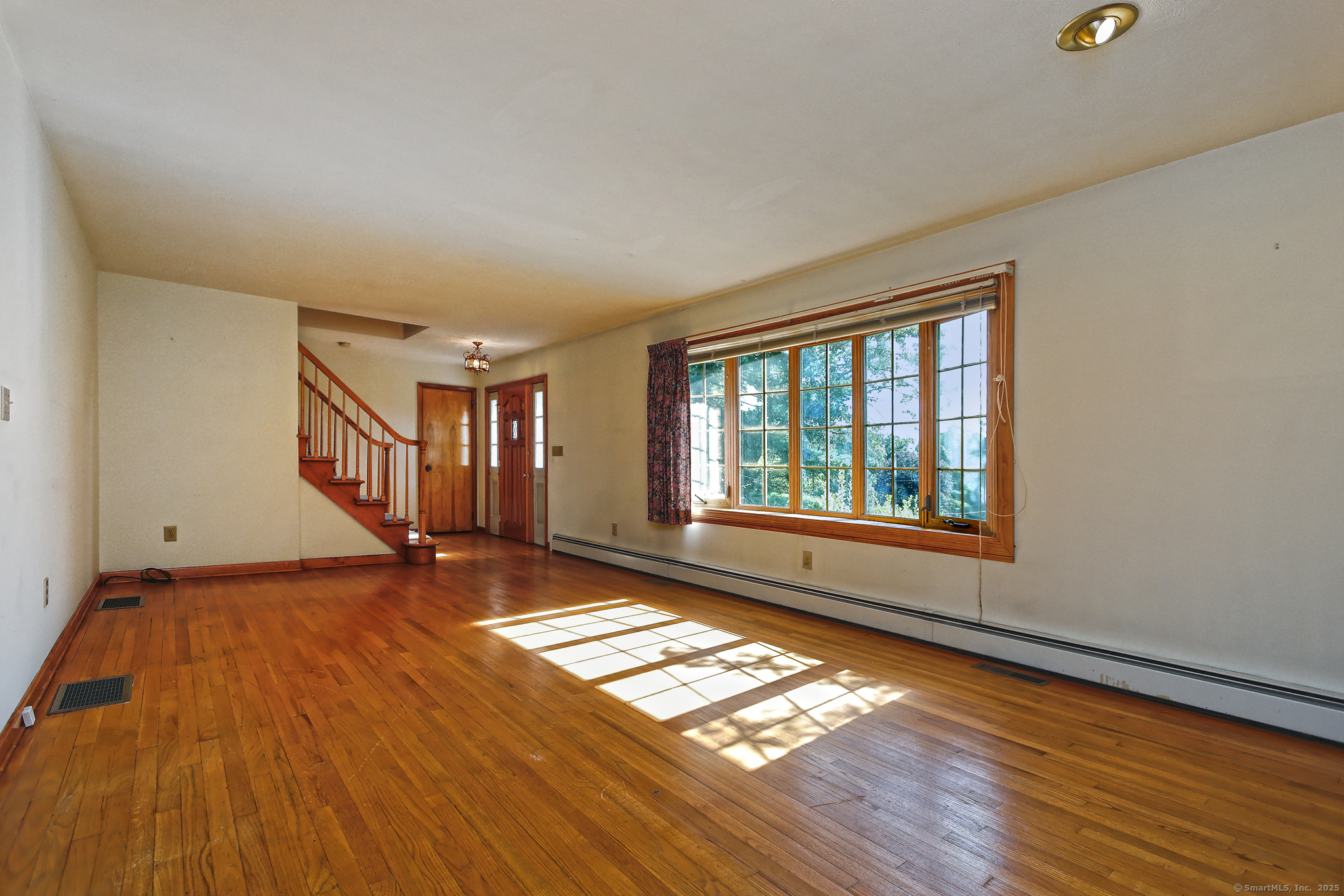 Hamden, Connecticut, 06518, United States, 4 Bedrooms Bedrooms, ,2 BathroomsBathrooms,Residential,For Sale,1940794