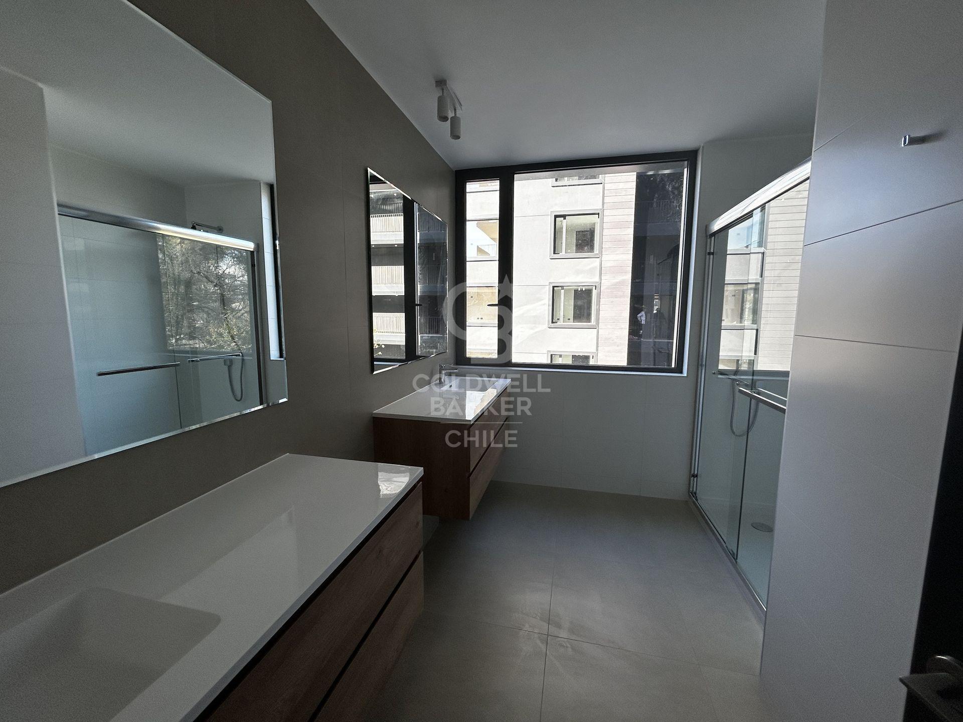 Vitacura, Chile, 3 Bedrooms Bedrooms, ,3 BathroomsBathrooms,Residential,For Sale,1883008