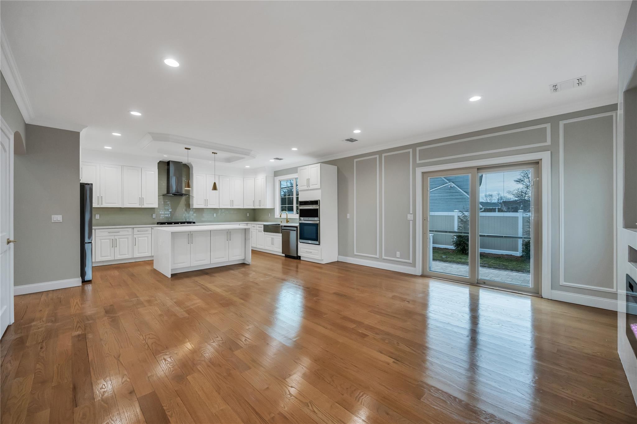 Levittown, New York, 11756, United States, 5 Bedrooms Bedrooms, ,4 BathroomsBathrooms,Residential,For Sale,1849977