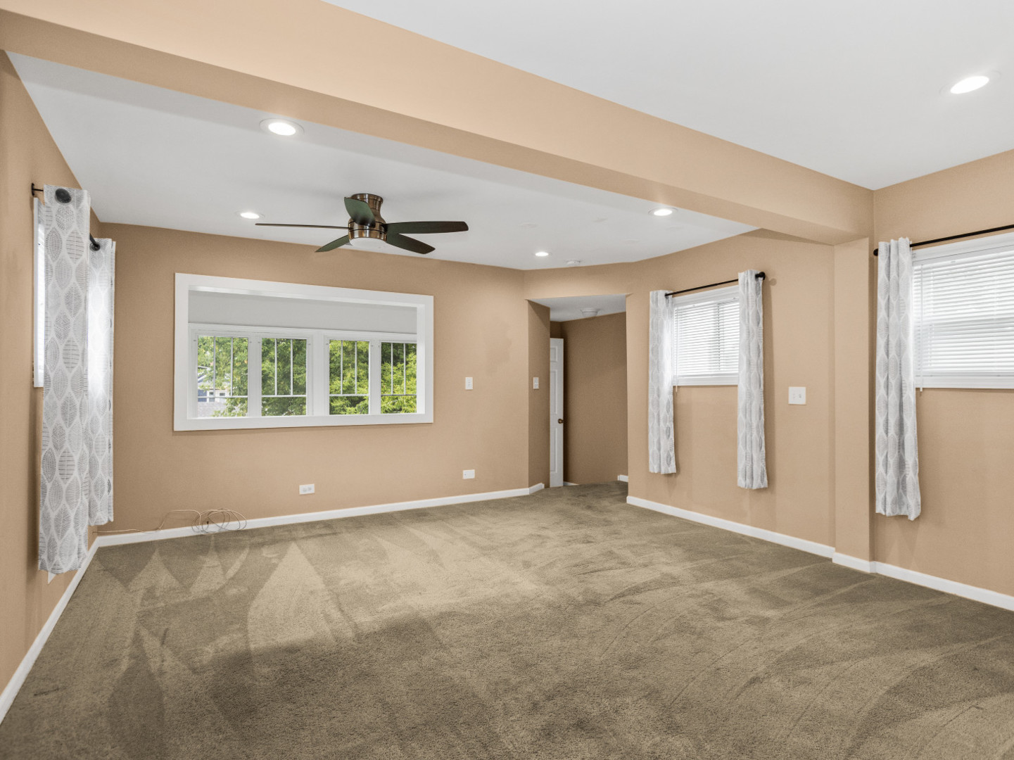 Evanston, Illinois, 60201, United States, 5 Bedrooms Bedrooms, ,3 BathroomsBathrooms,Residential,For Sale,1908877