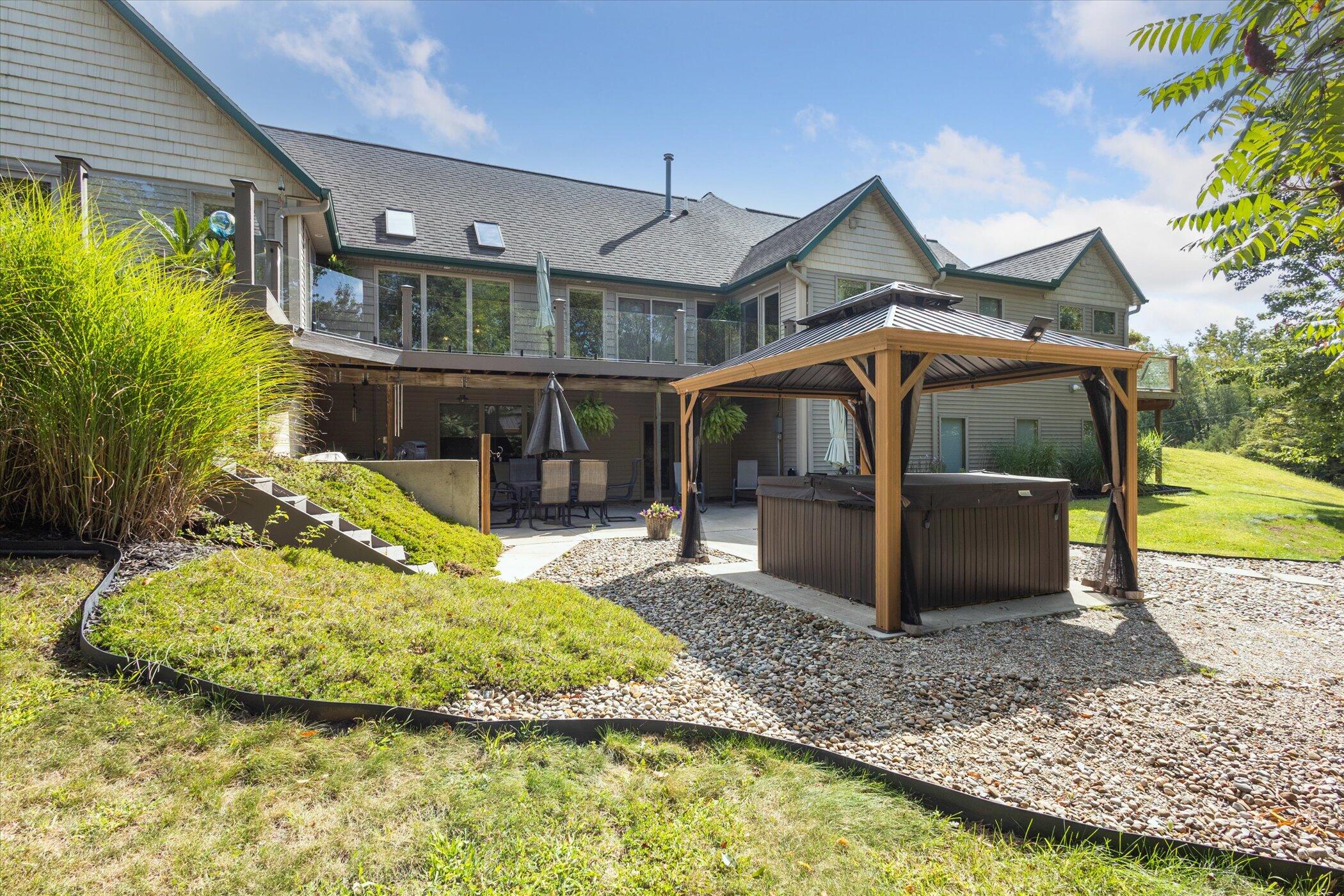 Horton, Michigan, 49246, United States, 5 Bedrooms Bedrooms, ,4 BathroomsBathrooms,Residential,For Sale,1940330