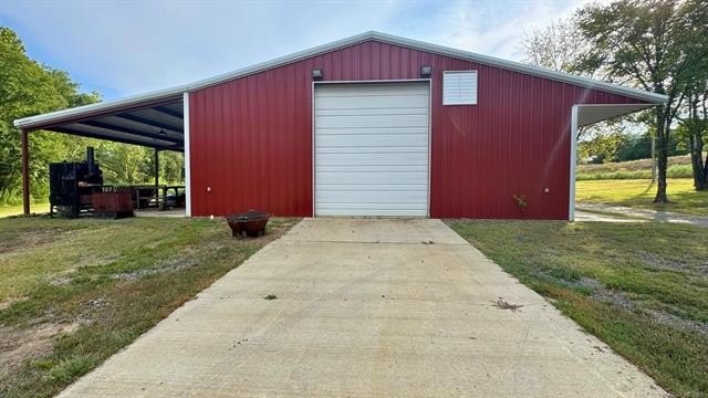 Hodgen, Oklahoma, 74939, United States, 4 Bedrooms Bedrooms, ,3 BathroomsBathrooms,Residential,For Sale,1979733