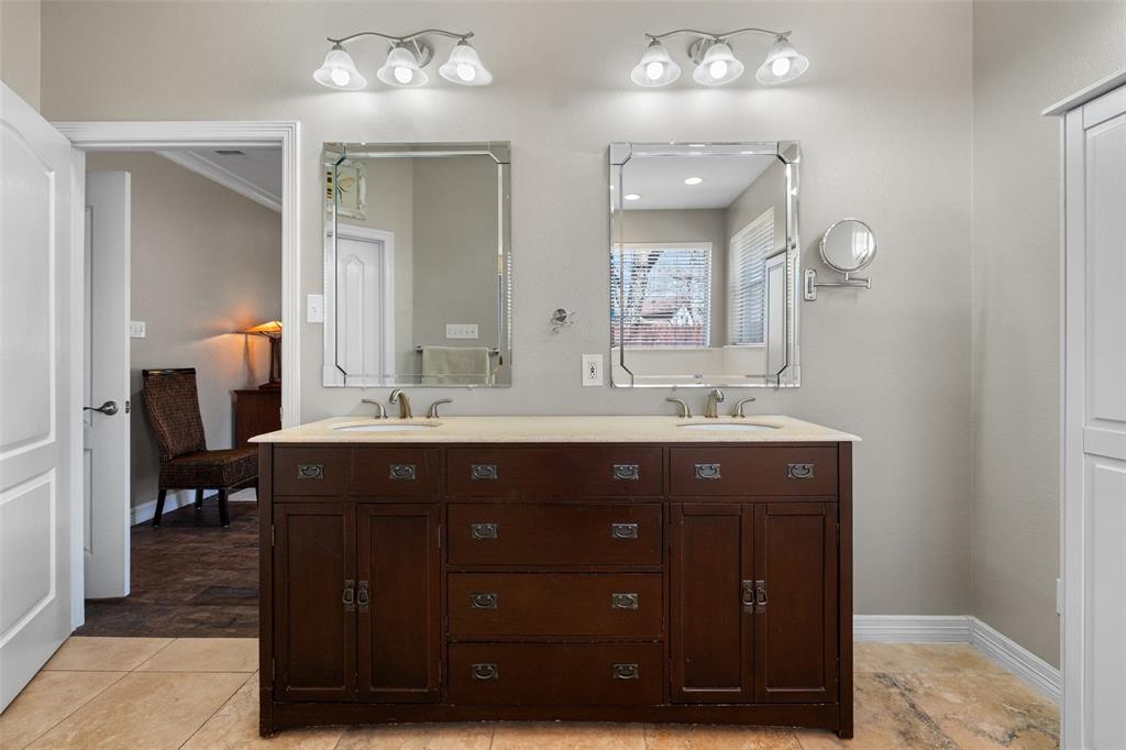 Granbury, Texas, 76049, United States, 4 Bedrooms Bedrooms, ,3 BathroomsBathrooms,Residential,For Sale,2024431