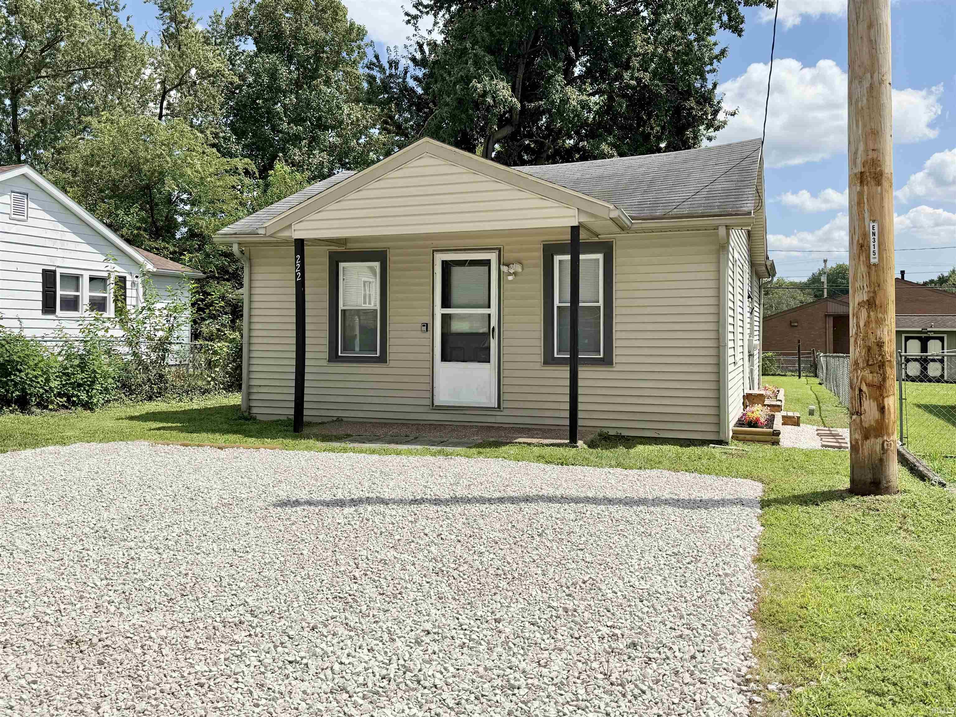 Adams Ave, Chandler, IN 47610