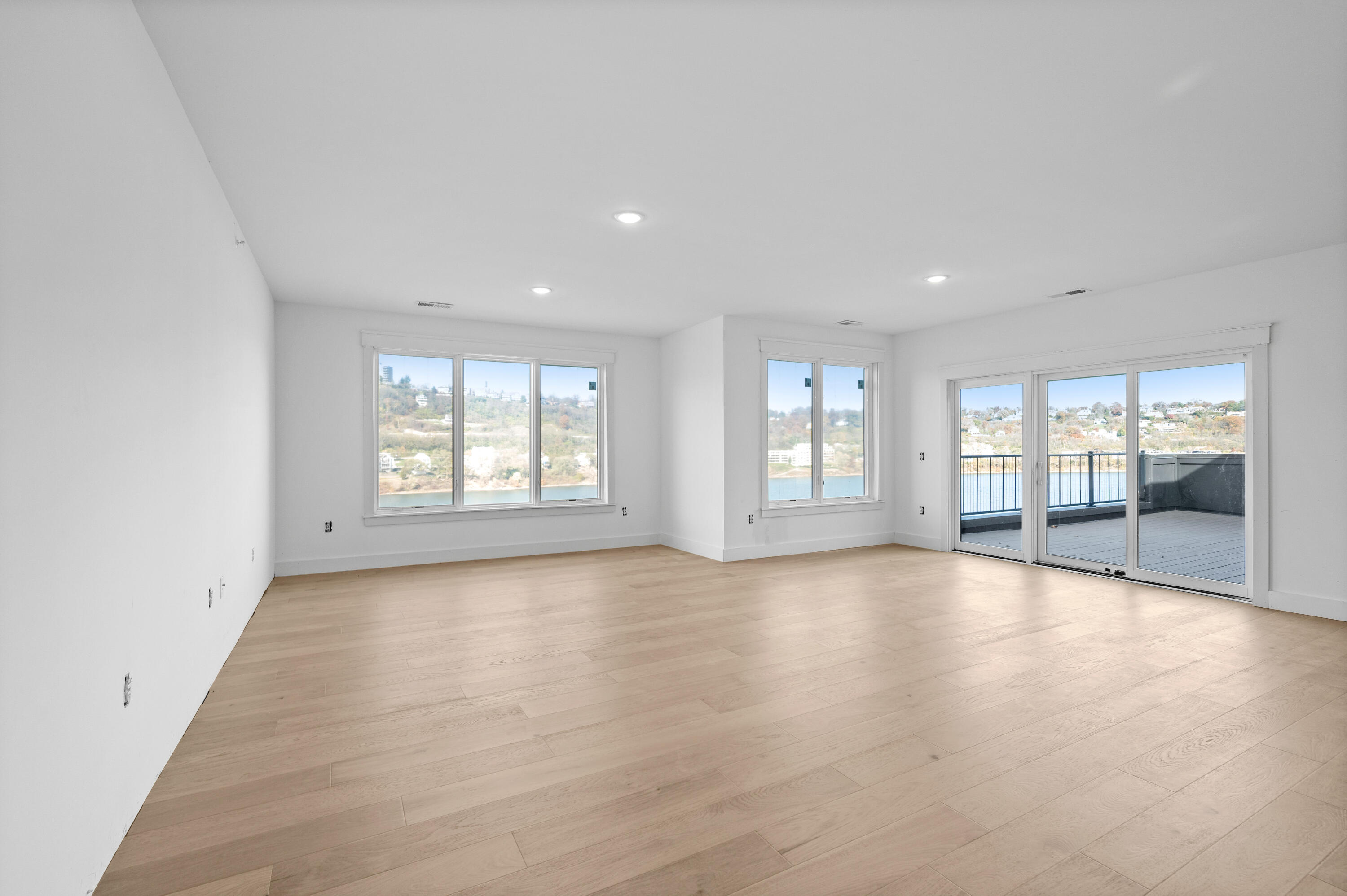 Dayton, Kentucky, 41074, United States, 2 Bedrooms Bedrooms, ,3 BathroomsBathrooms,Residential,For Sale,1994869