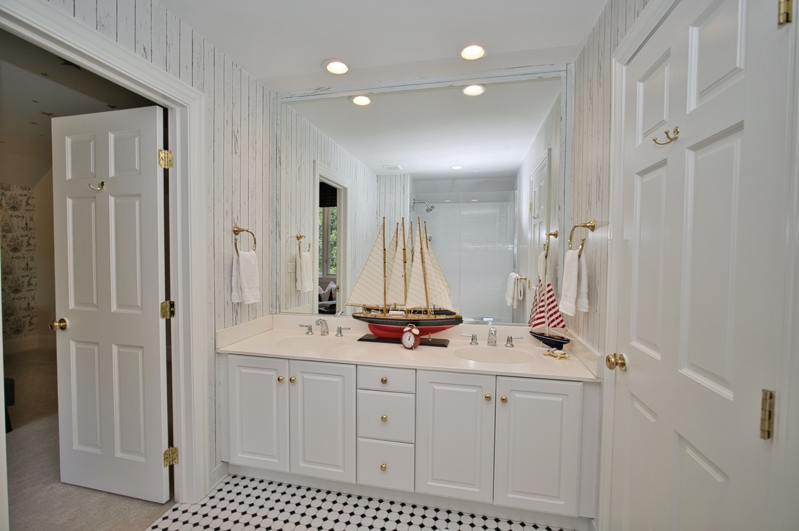 Lake Forest, Illinois, 60045, United States, 4 Bedrooms Bedrooms, ,5 BathroomsBathrooms,Residential,For Sale,1986111