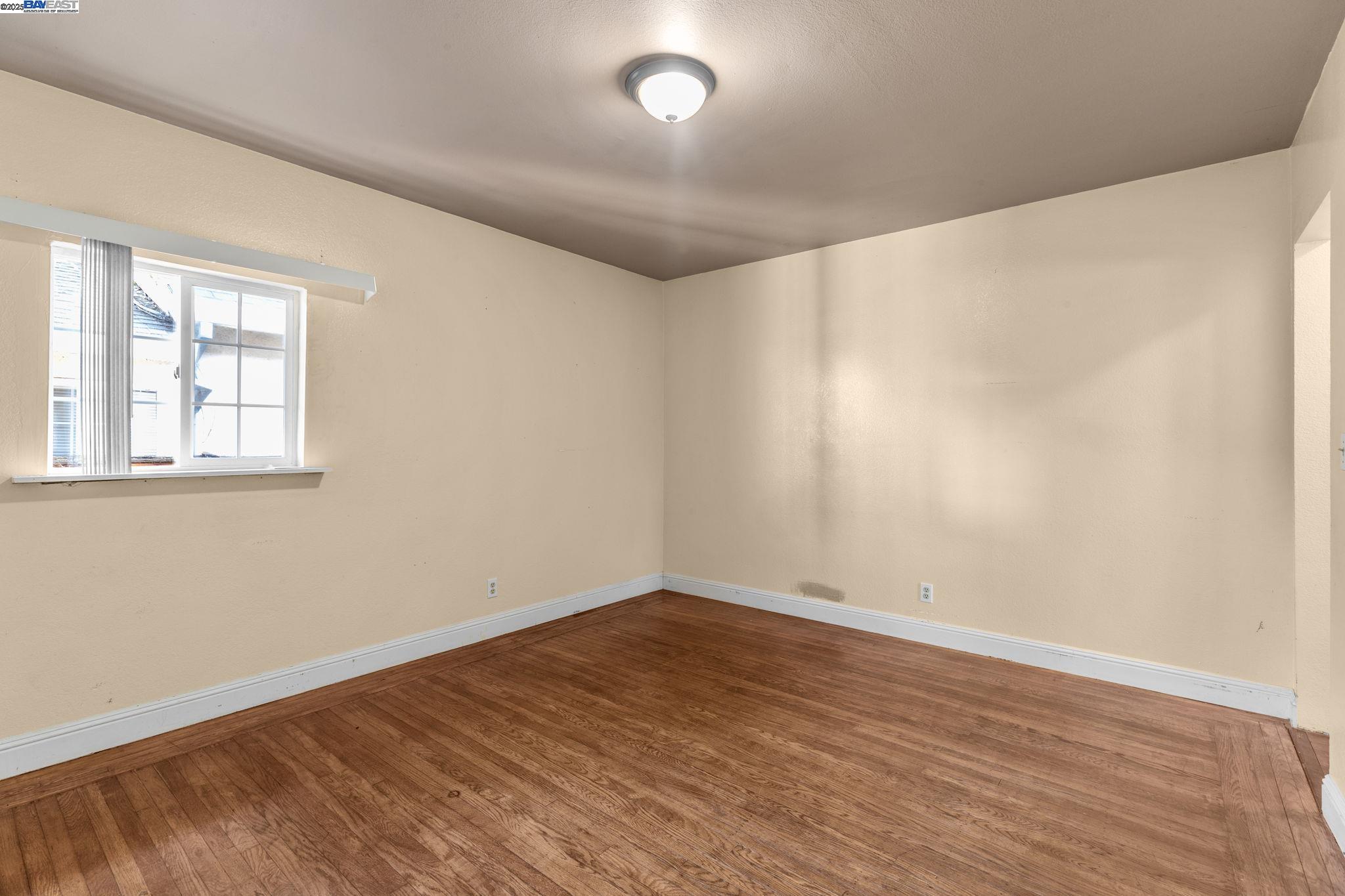 Redwood City, California, 94063, United States, 2 Bedrooms Bedrooms, ,1 BathroomBathrooms,Residential,For Sale,1991020