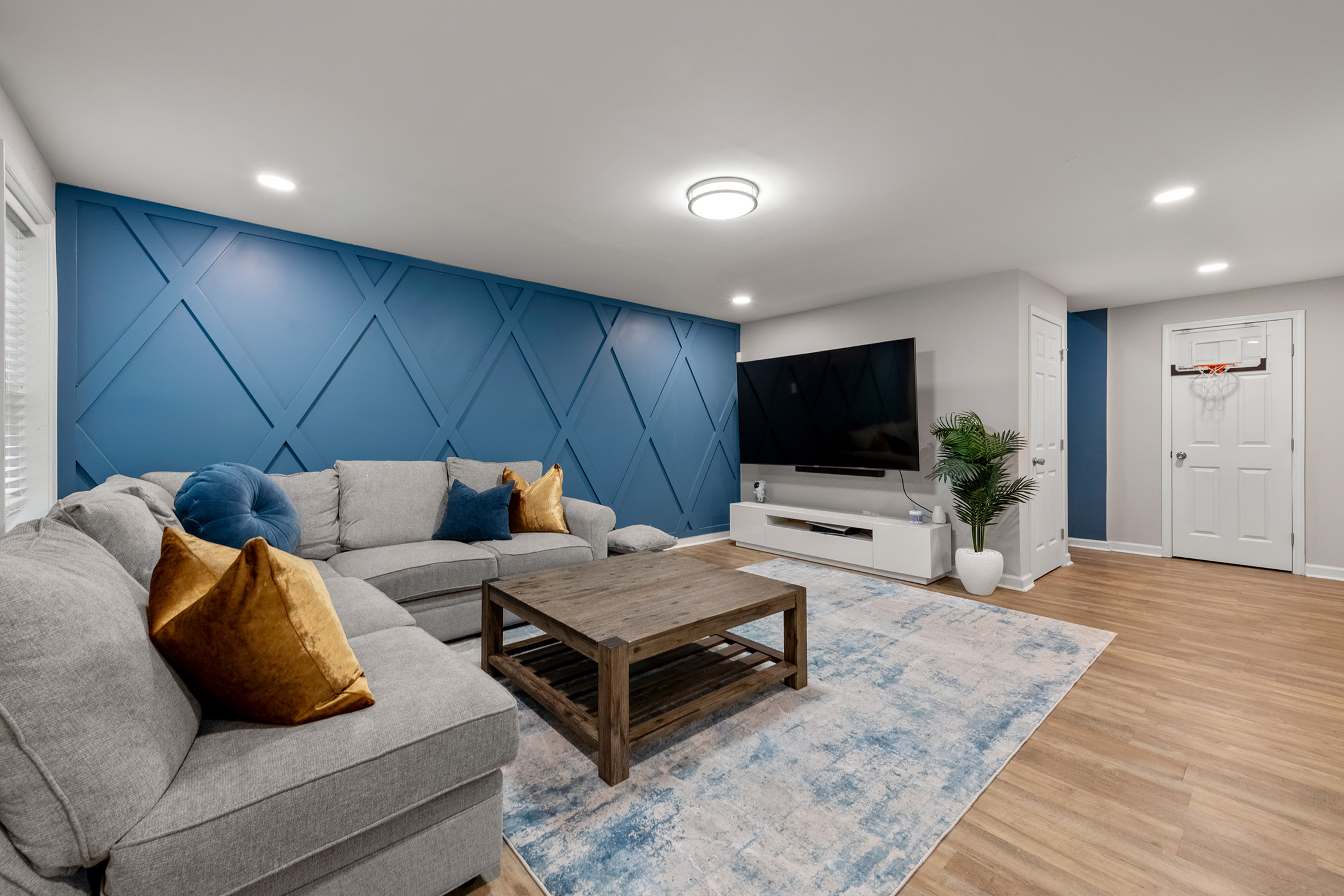  Bright Traditional with Custom Upgrades in Collier Heights - 物件實景