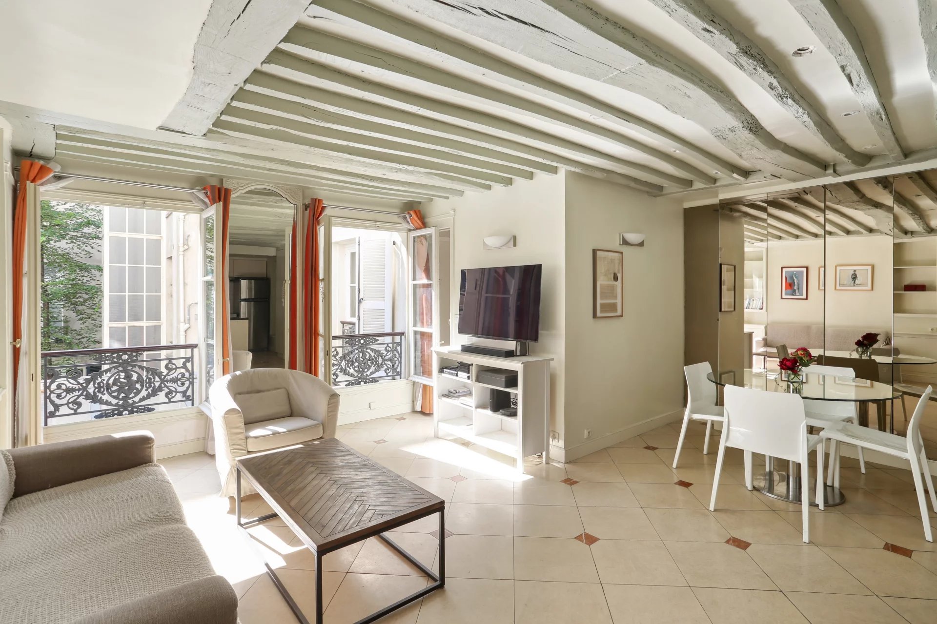 Paris 1st, Île-de-France, 75001, FR, 1 Bedroom Bedrooms, ,2 BathroomsBathrooms,Residential,For Sale,1847162