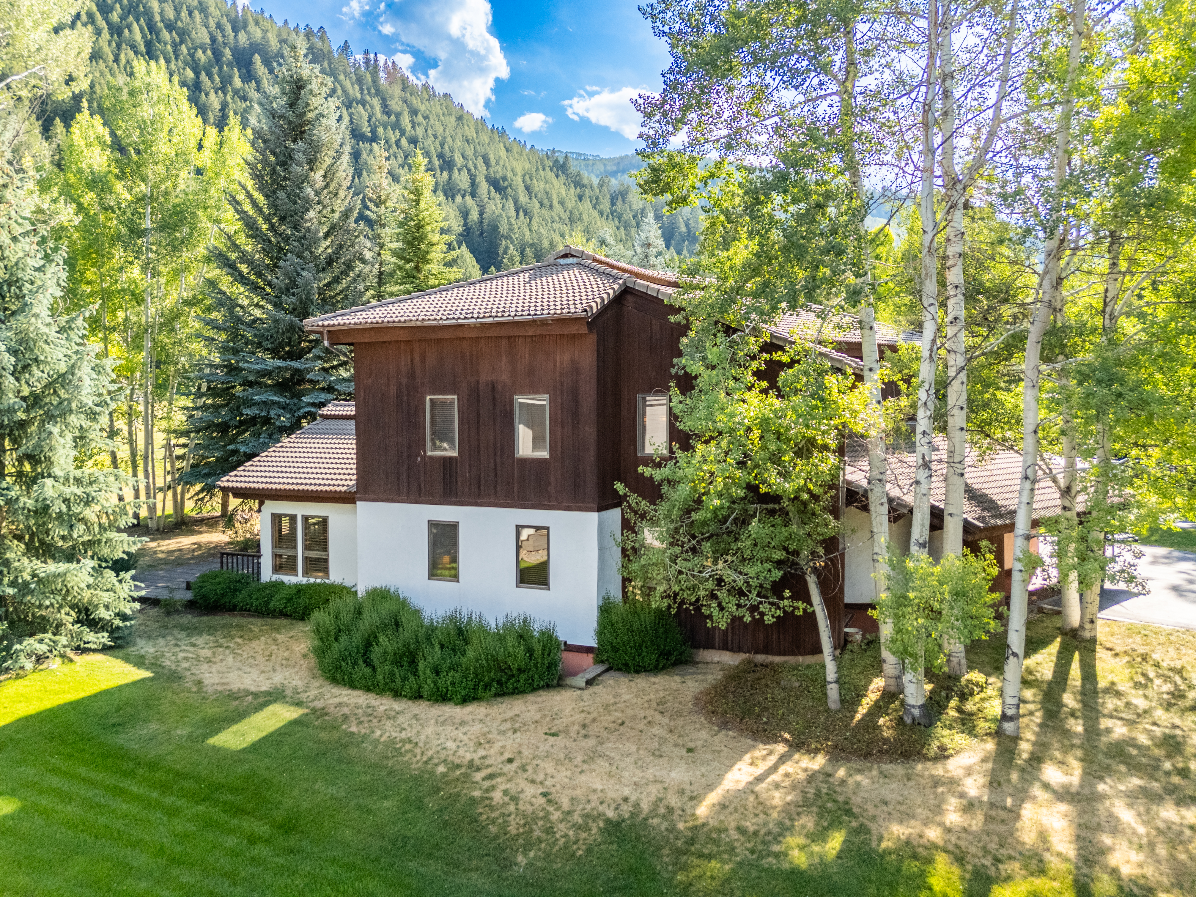  Mountain Residence Positioned at the 13th Fairway of the EagleVail Golf Course - 物件實景