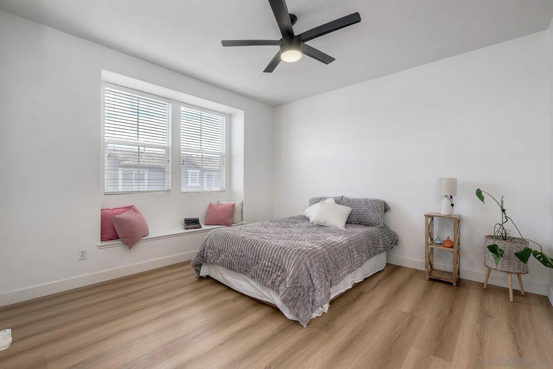 San Diego, California, 92071, United States, 2 Bedrooms Bedrooms, ,3 BathroomsBathrooms,Residential,For Sale,1997470