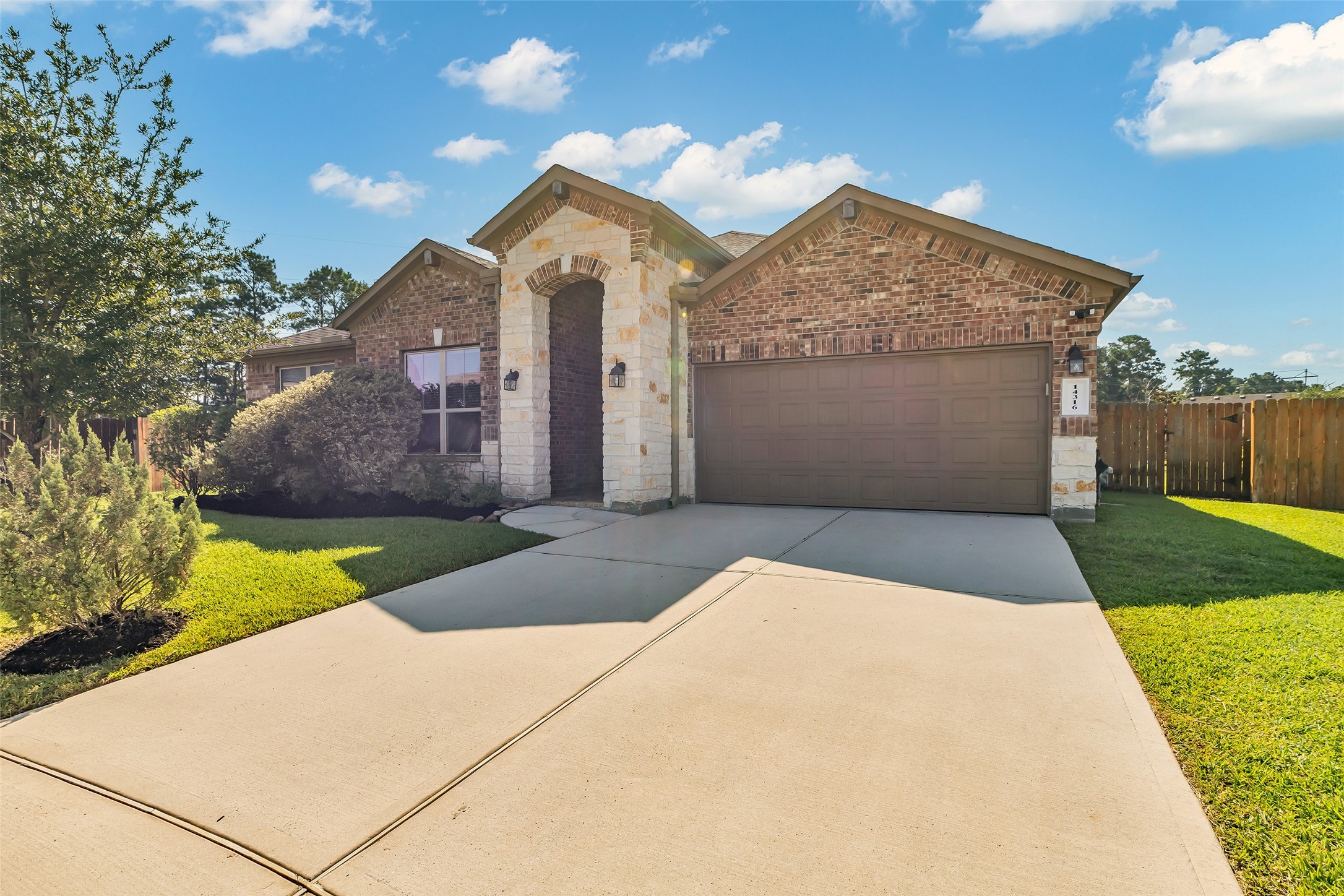 Conroe, Texas, 77384, United States, 4 Bedrooms Bedrooms, ,3 BathroomsBathrooms,Residential,For Sale,1950412