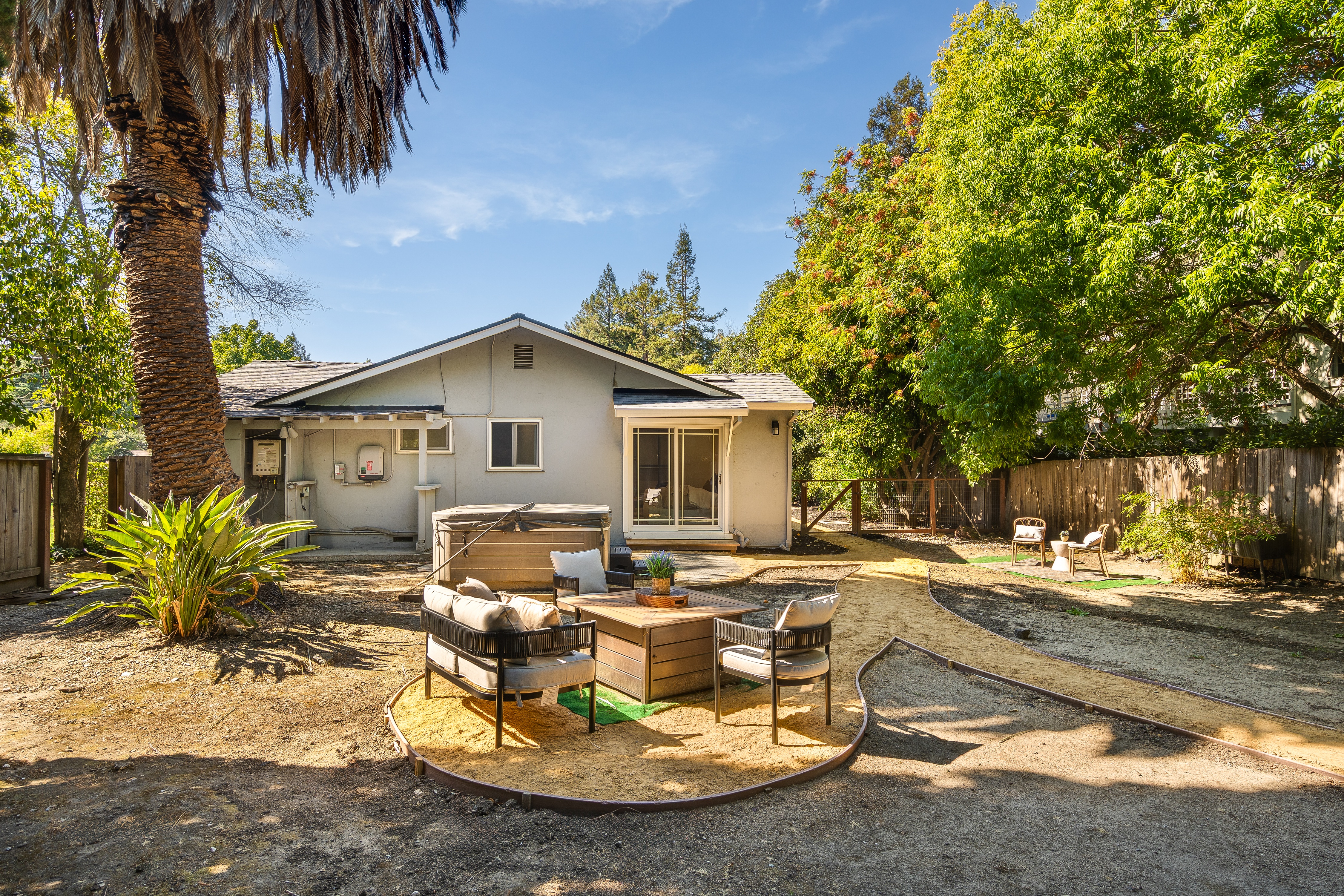  California Rancher with Privacy and Proximity - 物件實景