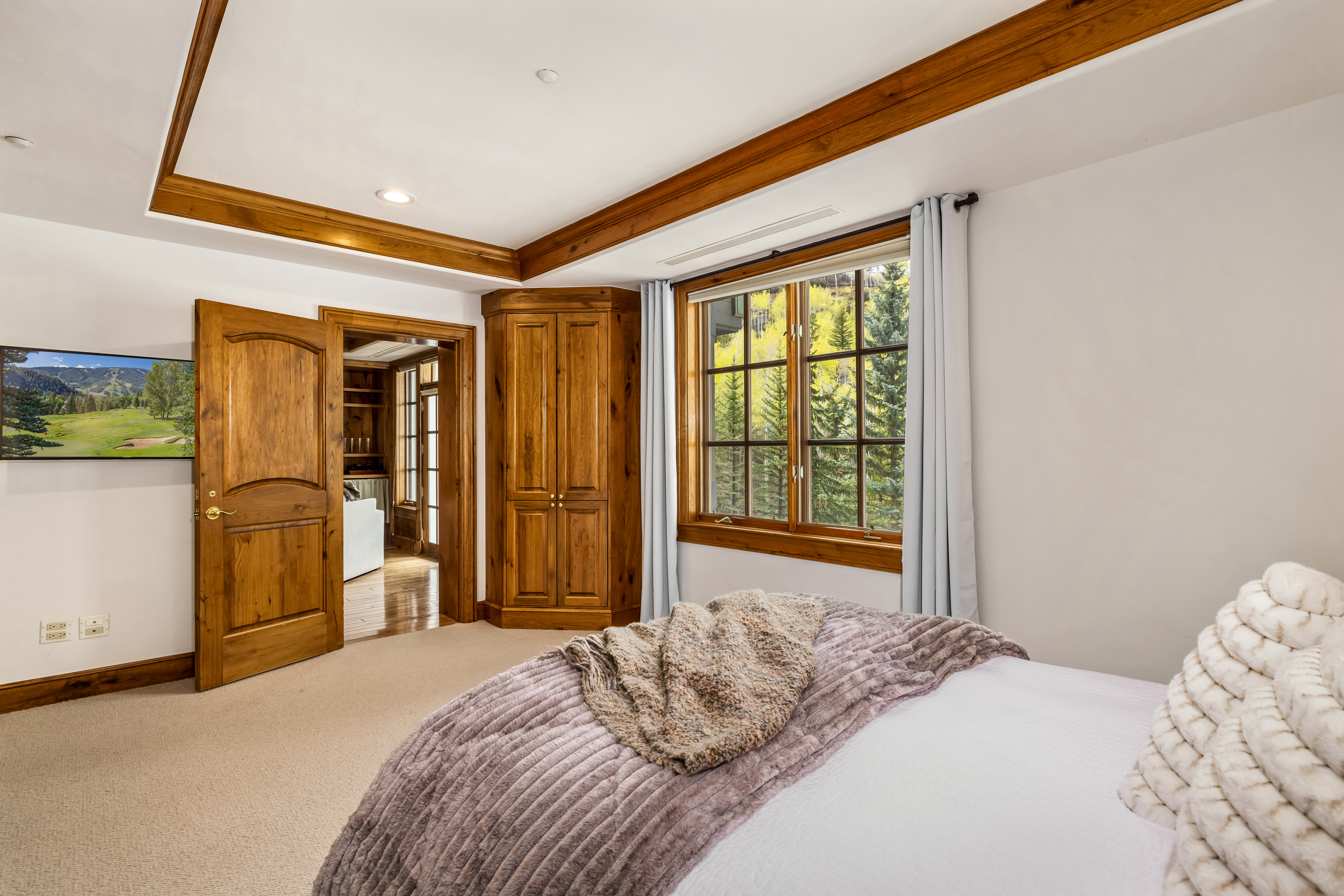 Beaver Creek 2-bedroom retreat with soft alpine light drifting in - 物件實景