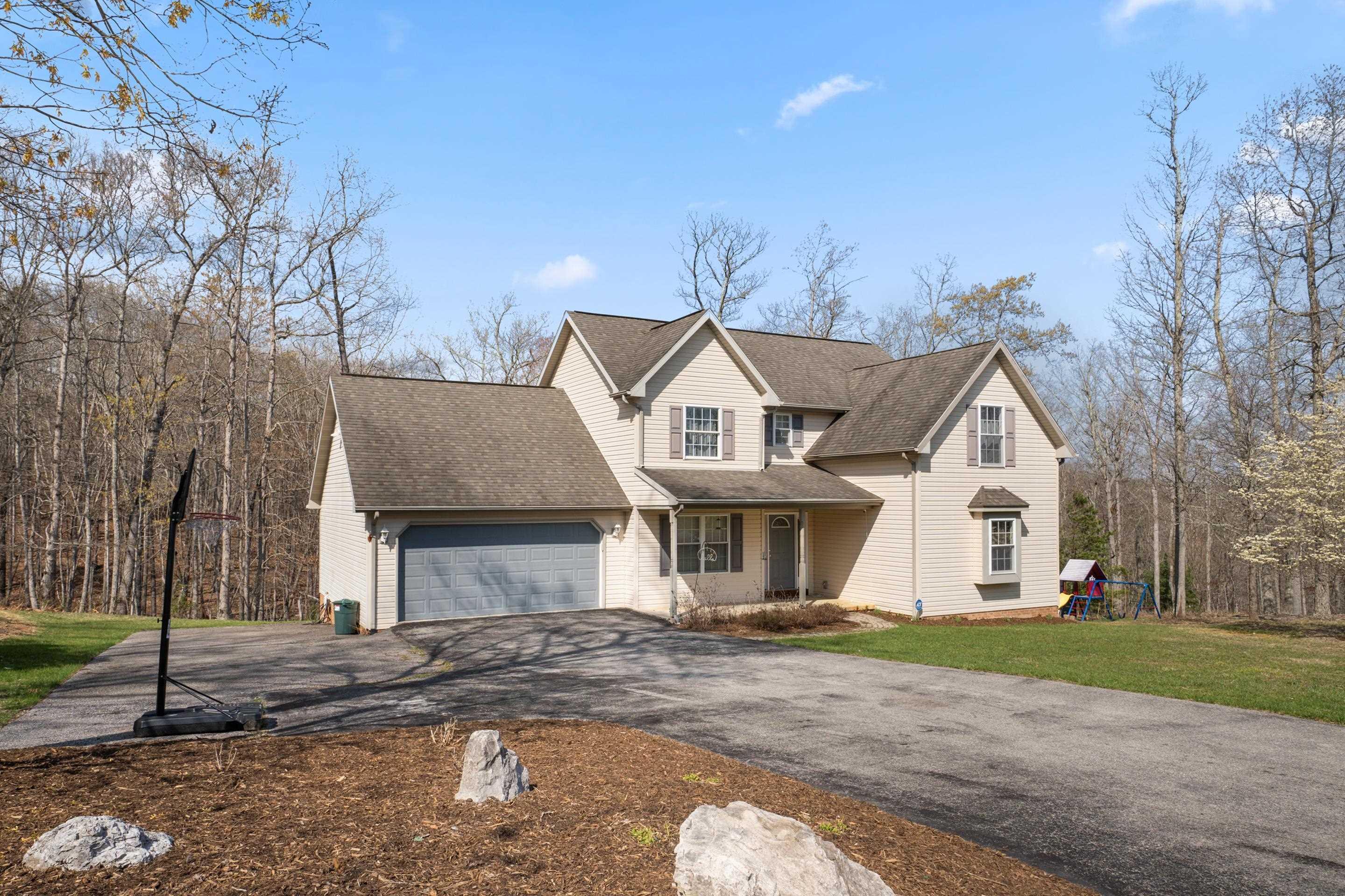 Blacksburg, Virginia, 24060, United States, 3 Bedrooms Bedrooms, ,4 BathroomsBathrooms,Residential,For Sale,1961376