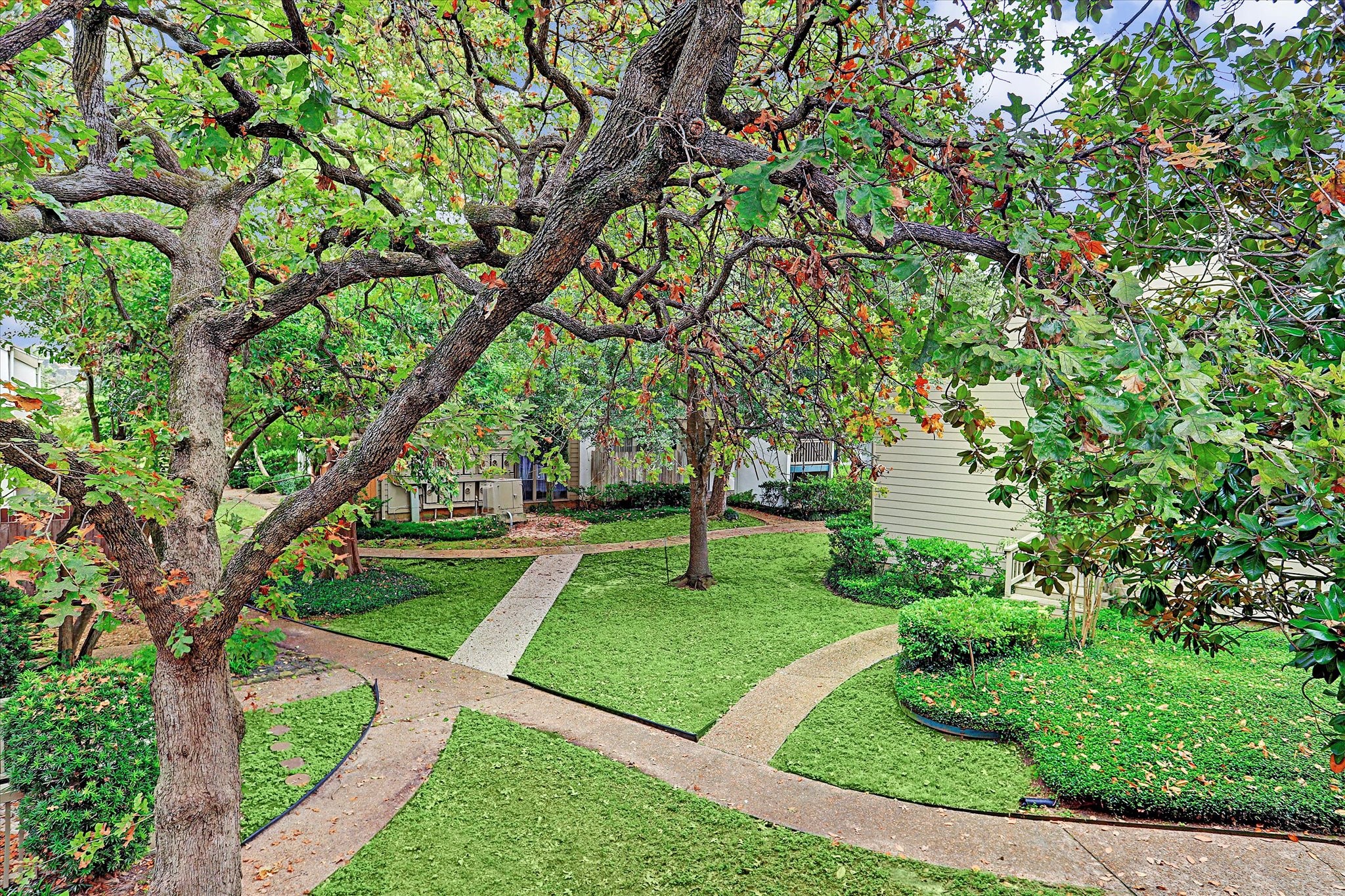  2100 Tanglewilde Street #318 - 物件實景