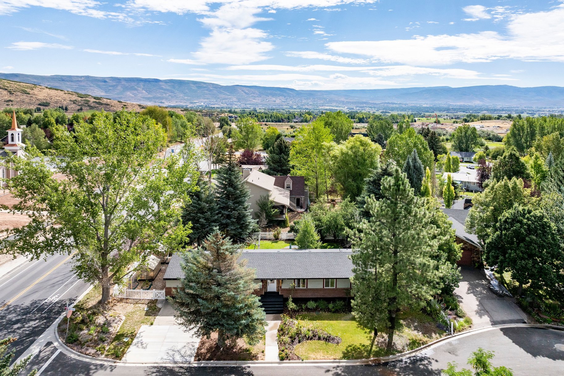  Charming Single Level Garden Home with Mountain Views - 物件實景