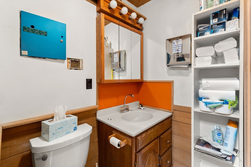 Waltham, Massachusetts, 02453, United States, 2 Bedrooms Bedrooms, ,4 BathroomsBathrooms,Residential,For Sale,1916718
