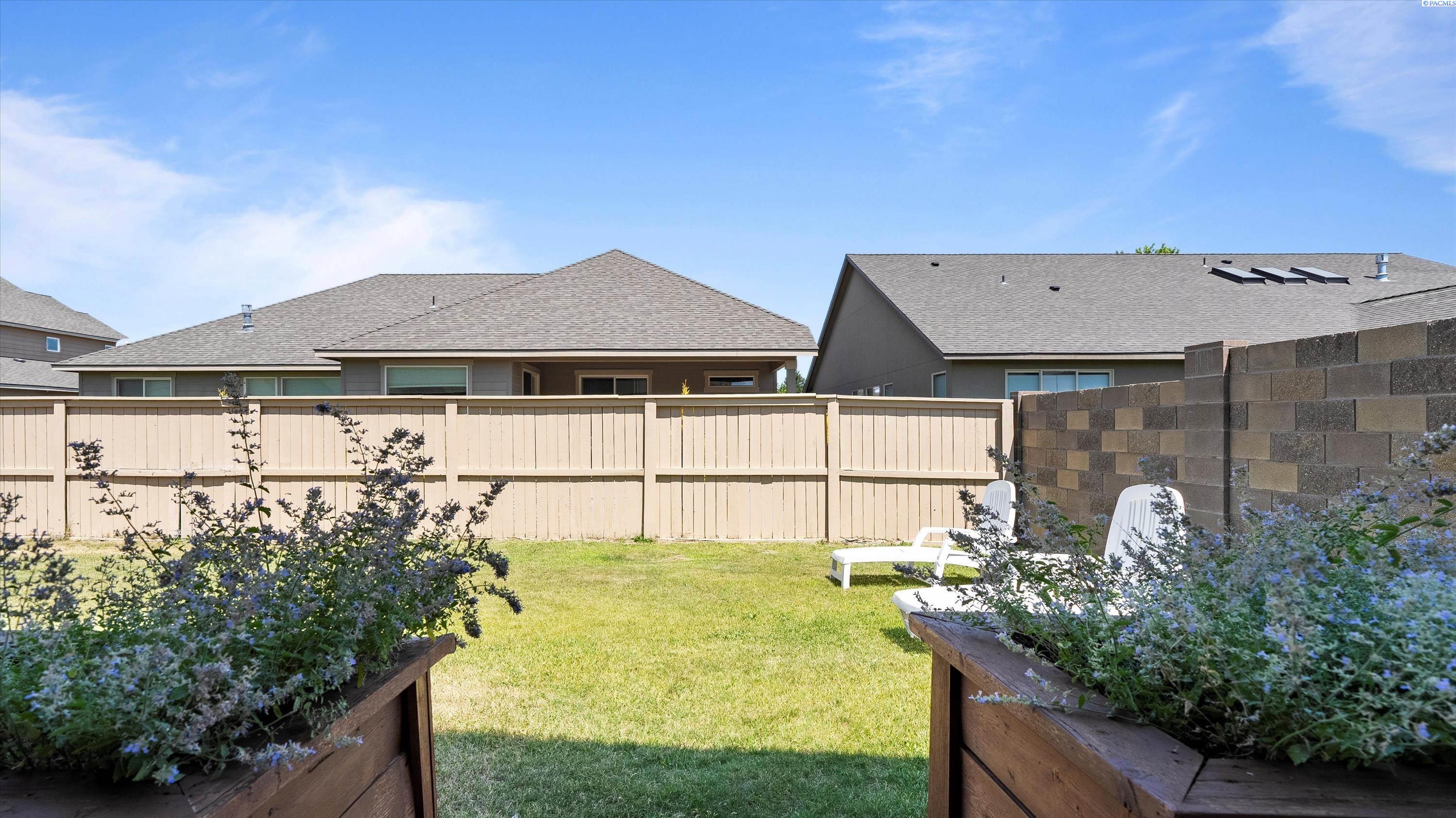 Richland, Washington, 99354, United States, 3 Bedrooms Bedrooms, ,2 BathroomsBathrooms,Residential,For Sale,1896289