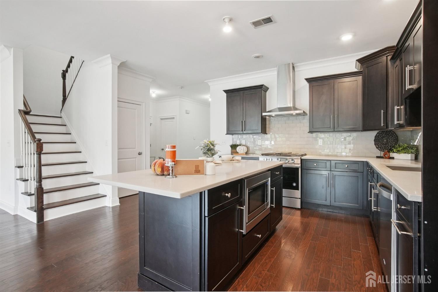 Franklin Twsp, New Jersey, 08873, United States, 2 Bedrooms Bedrooms, ,3 BathroomsBathrooms,Residential,For Sale,2003285