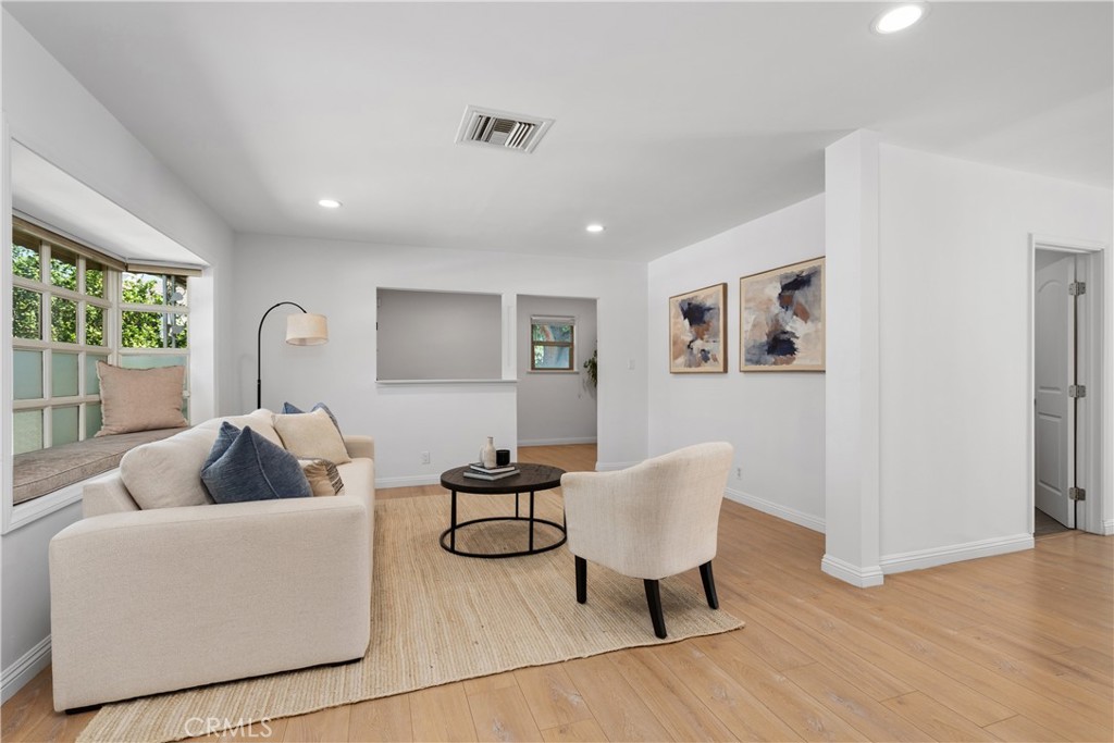Tarzana, California, 91356, United States, 3 Bedrooms Bedrooms, ,3 BathroomsBathrooms,Residential,For Sale,1918150