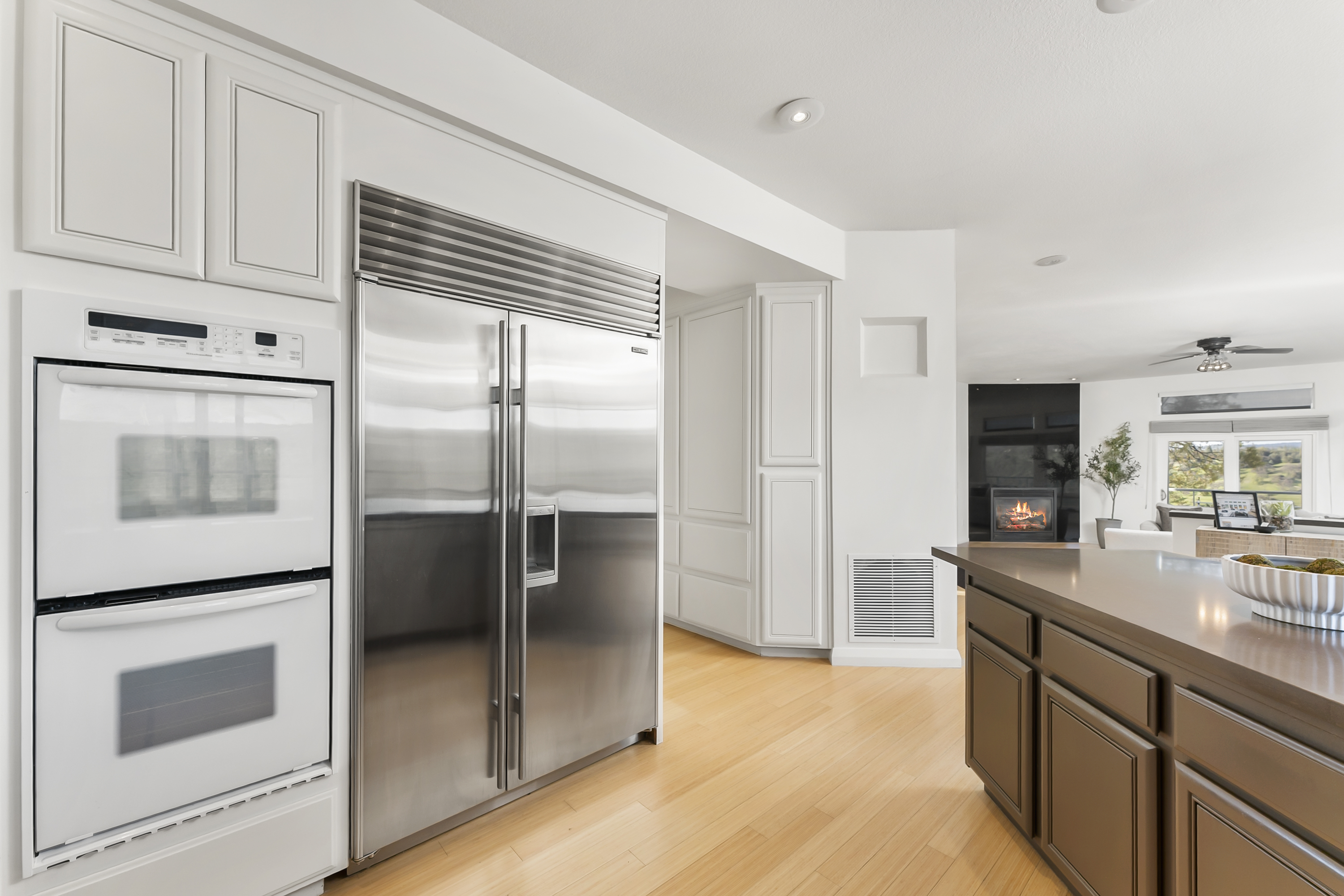  River Views • Pool • A Striking Estate That Makes a Statement - 物件實景