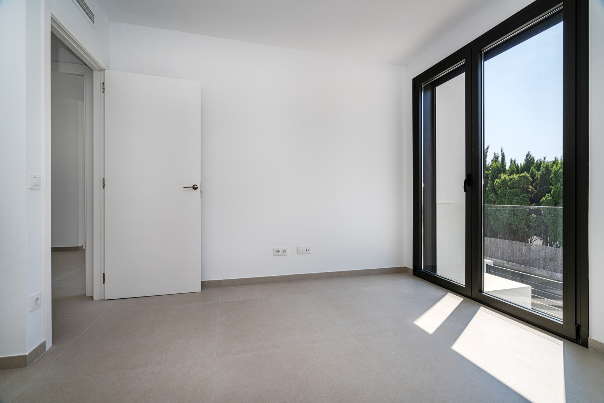  Newly built house in a privileged residential area near the beach. - 物件實景
