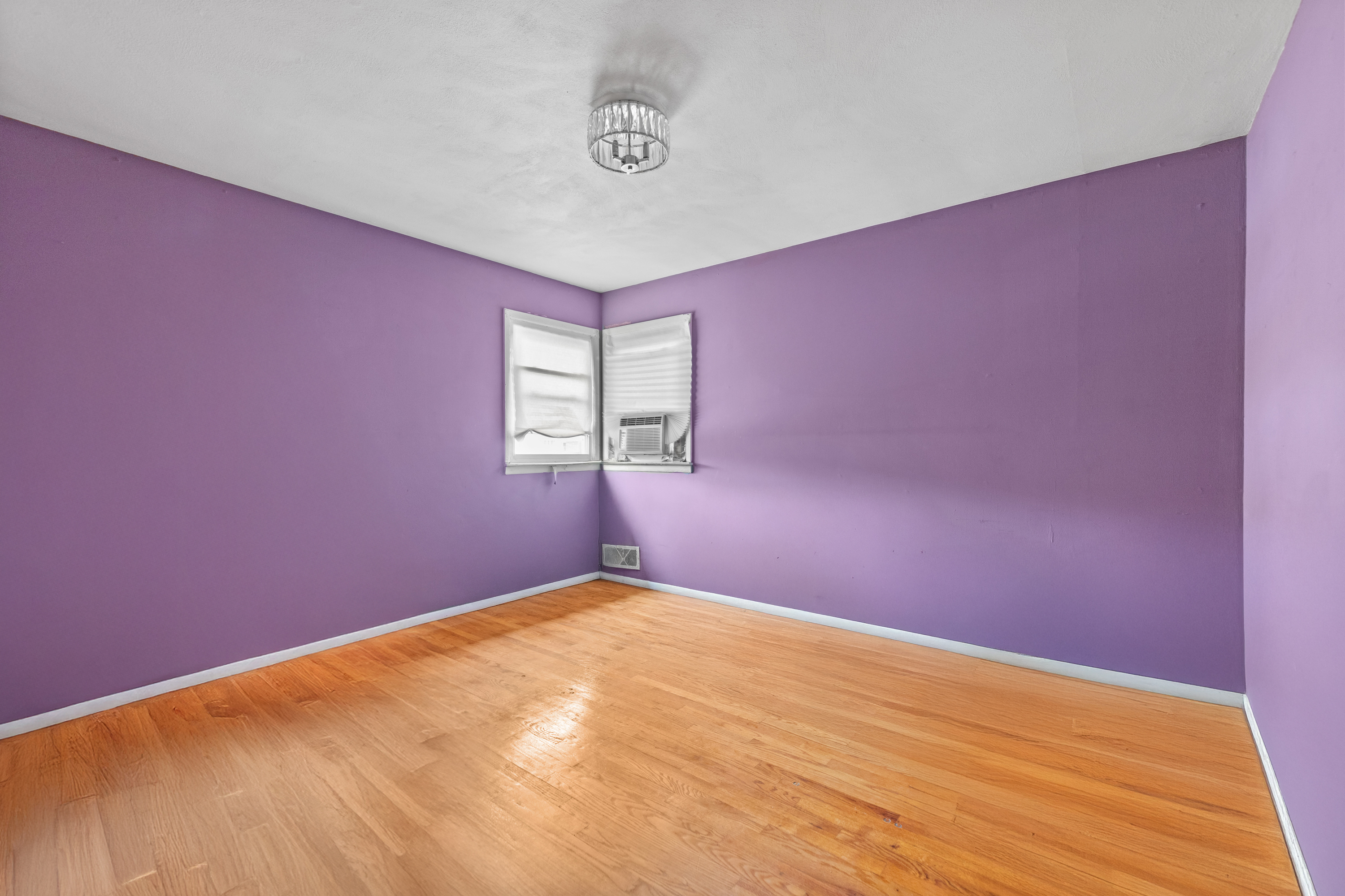 Staten Island, New York, 10305, United States, 8 Bedrooms Bedrooms, ,3 BathroomsBathrooms,Residential,For Sale,1837884