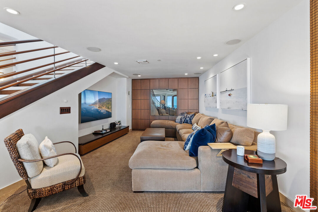 Malibu, California, 90265, United States, 3 Bedrooms Bedrooms, ,4 BathroomsBathrooms,Residential,For Sale,1855948