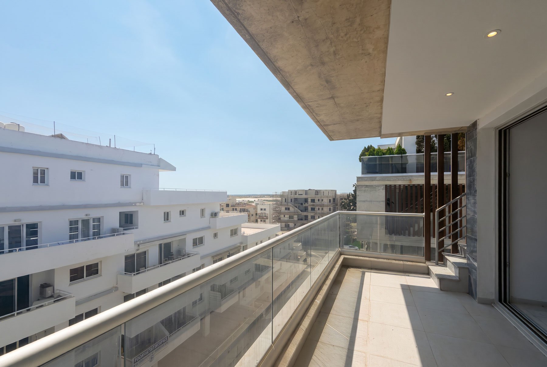  Two-Bedroom Upper-Floor Apartment with Roof Garden in Larnaca - 物件實景