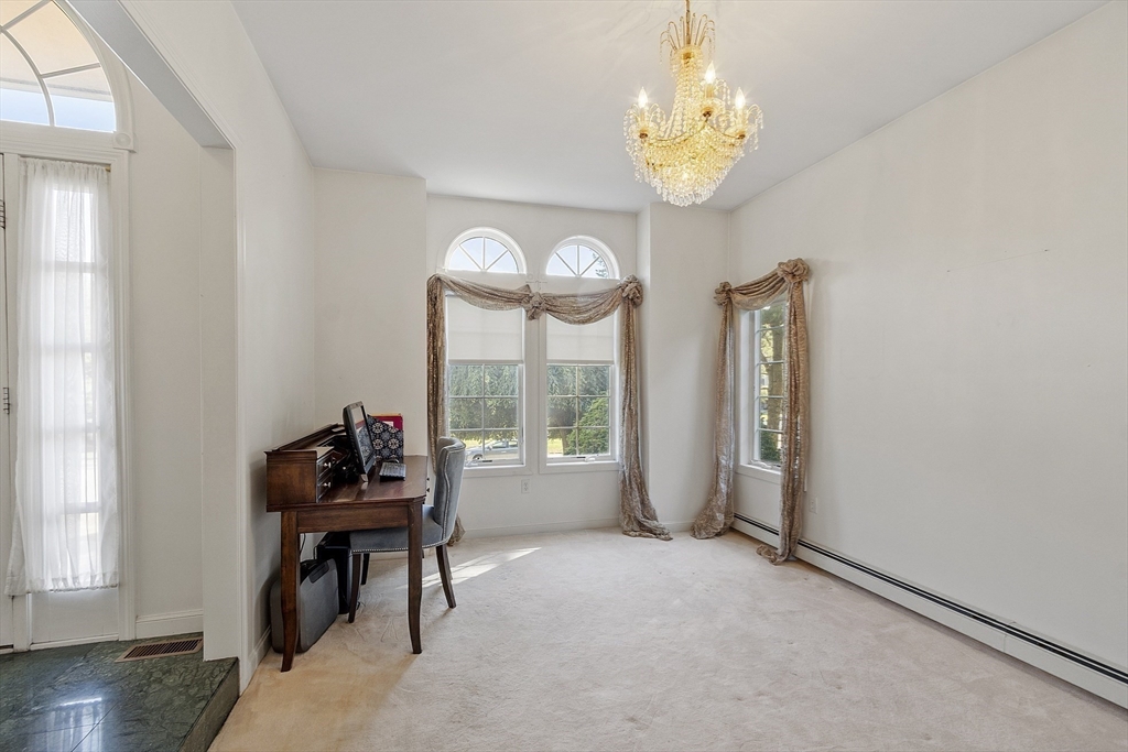 Middleton, Massachusetts, 01949, United States, 4 Bedrooms Bedrooms, ,4 BathroomsBathrooms,Residential,For Sale,1981147