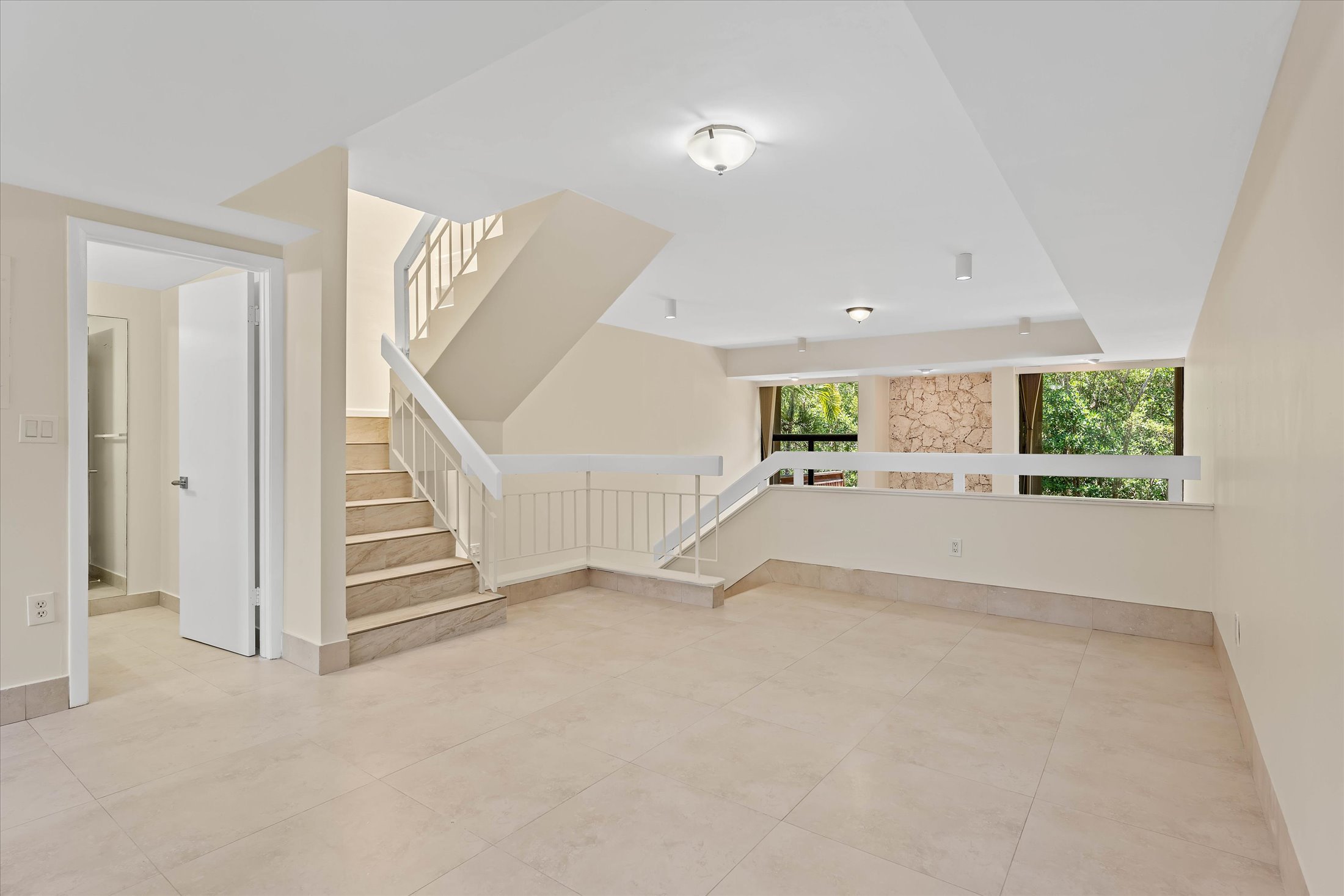  2525 NE 135th St, North Miami, FL, 33181 - 物件實景