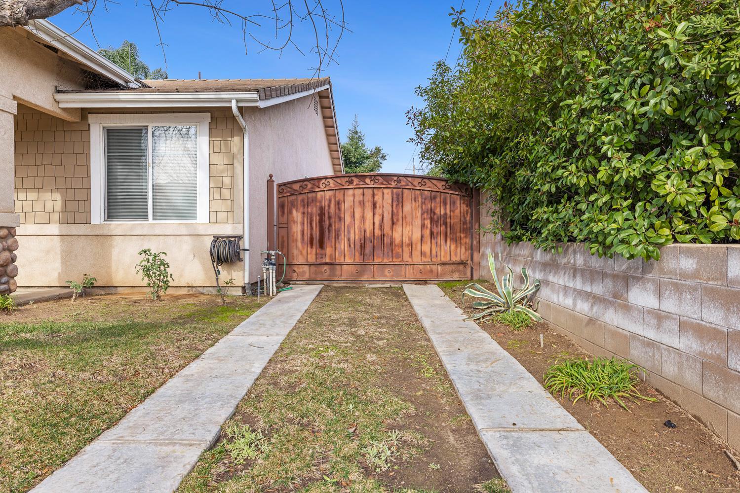 Fresno, California, 93727, United States, 4 Bedrooms Bedrooms, ,2 BathroomsBathrooms,Residential,For Sale,2008580