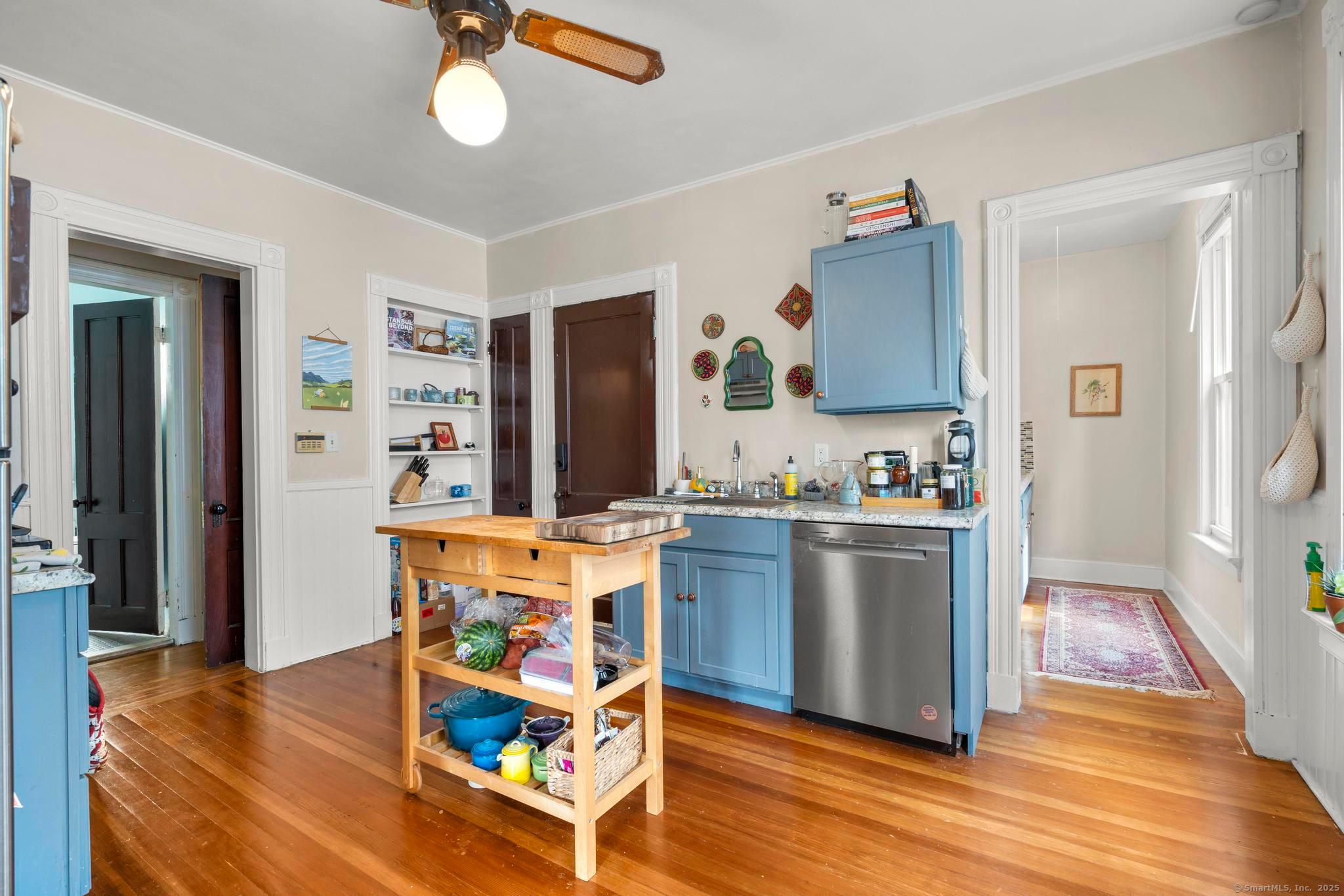 New Haven, Connecticut, 06511, United States, 5 Bedrooms Bedrooms, ,3 BathroomsBathrooms,Residential,For Sale,1930544