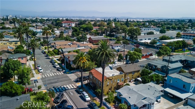 Huntington Park, California, 90255, United States, 6 Bedrooms Bedrooms, ,Residential,For Sale,1919112