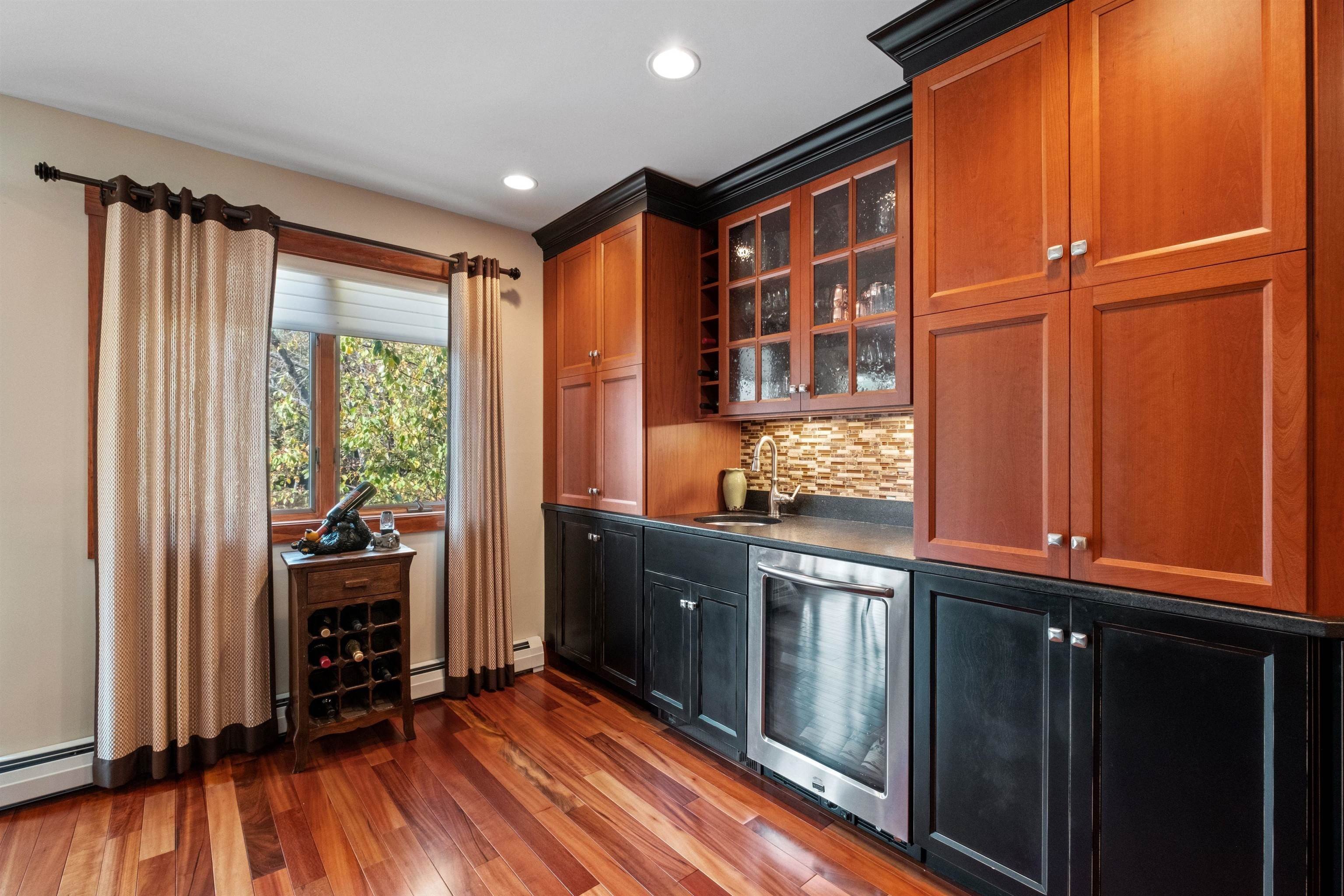 Lincoln, New Hampshire, 03251, United States, 4 Bedrooms Bedrooms, ,1 BathroomBathrooms,Residential,For Sale,1976224