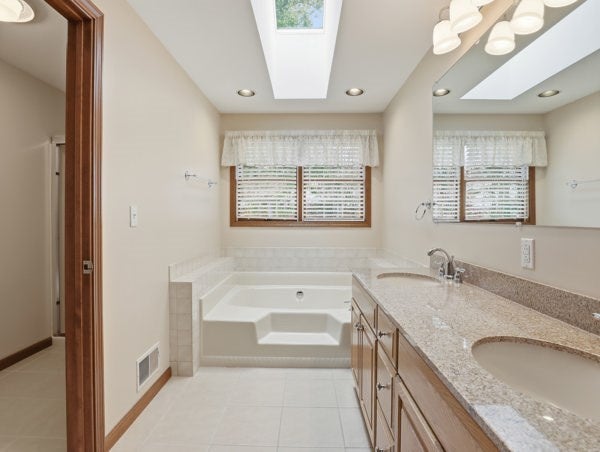 Sayre, Pennsylvania, 18840, United States, 5 Bedrooms Bedrooms, ,4 BathroomsBathrooms,Residential,For Sale,1979429