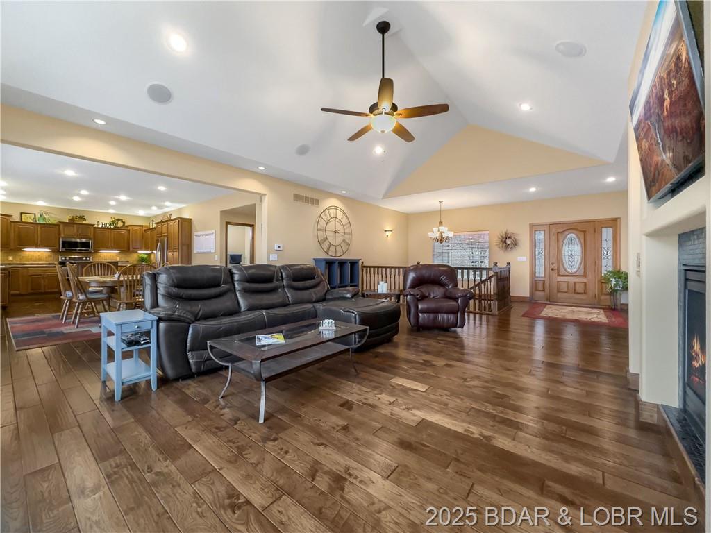 Camdenton, Missouri, 65020, United States, 4 Bedrooms Bedrooms, ,4 BathroomsBathrooms,Residential,For Sale,1805220