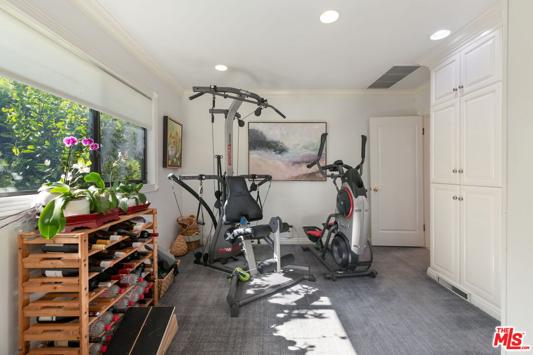 Los Angeles, California, 90049, United States, 4 Bedrooms Bedrooms, ,1 BathroomBathrooms,Residential,For Sale,1991602