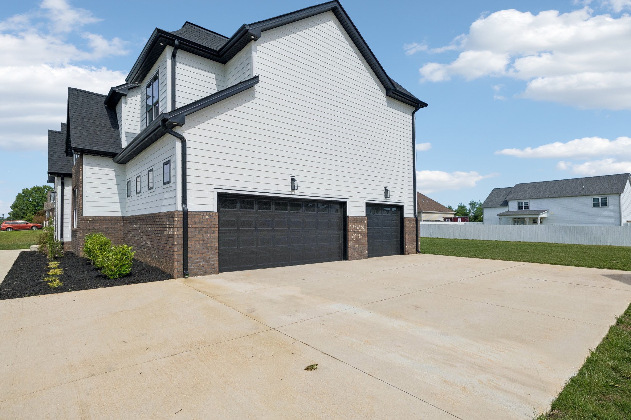 Clarksville, Tennessee, 37043, United States, 4 Bedrooms Bedrooms, ,4 BathroomsBathrooms,Residential,For Sale,2040134