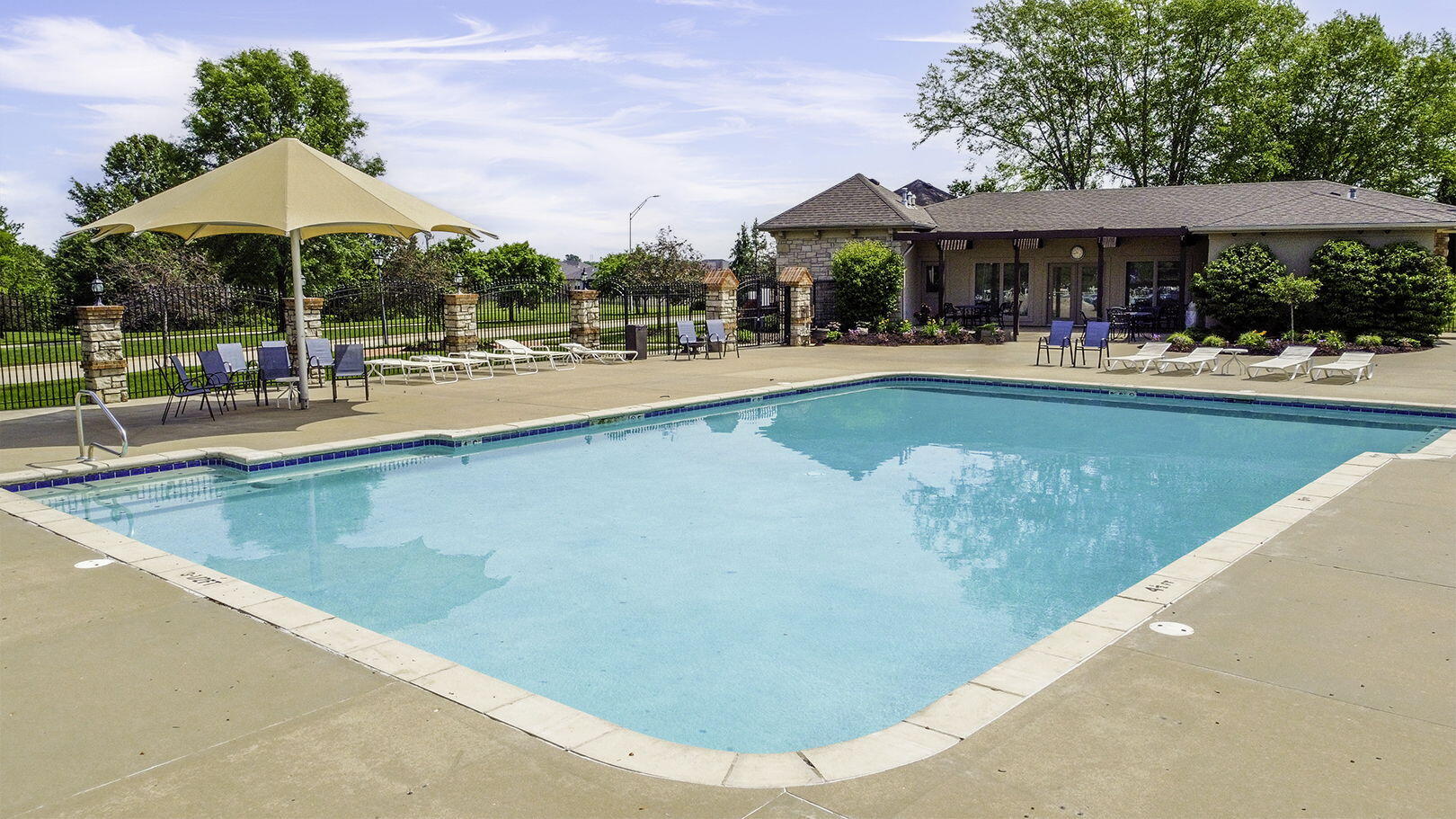 COLUMBIA, Missouri, 65203, United States, 5 Bedrooms Bedrooms, ,4 BathroomsBathrooms,Residential,For Sale,1983136