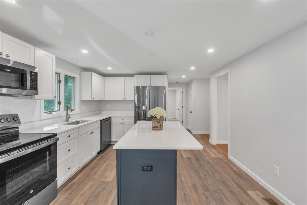 North Attleboro, Massachusetts, 02760, United States, 3 Bedrooms Bedrooms, ,Residential,For Sale,1872136