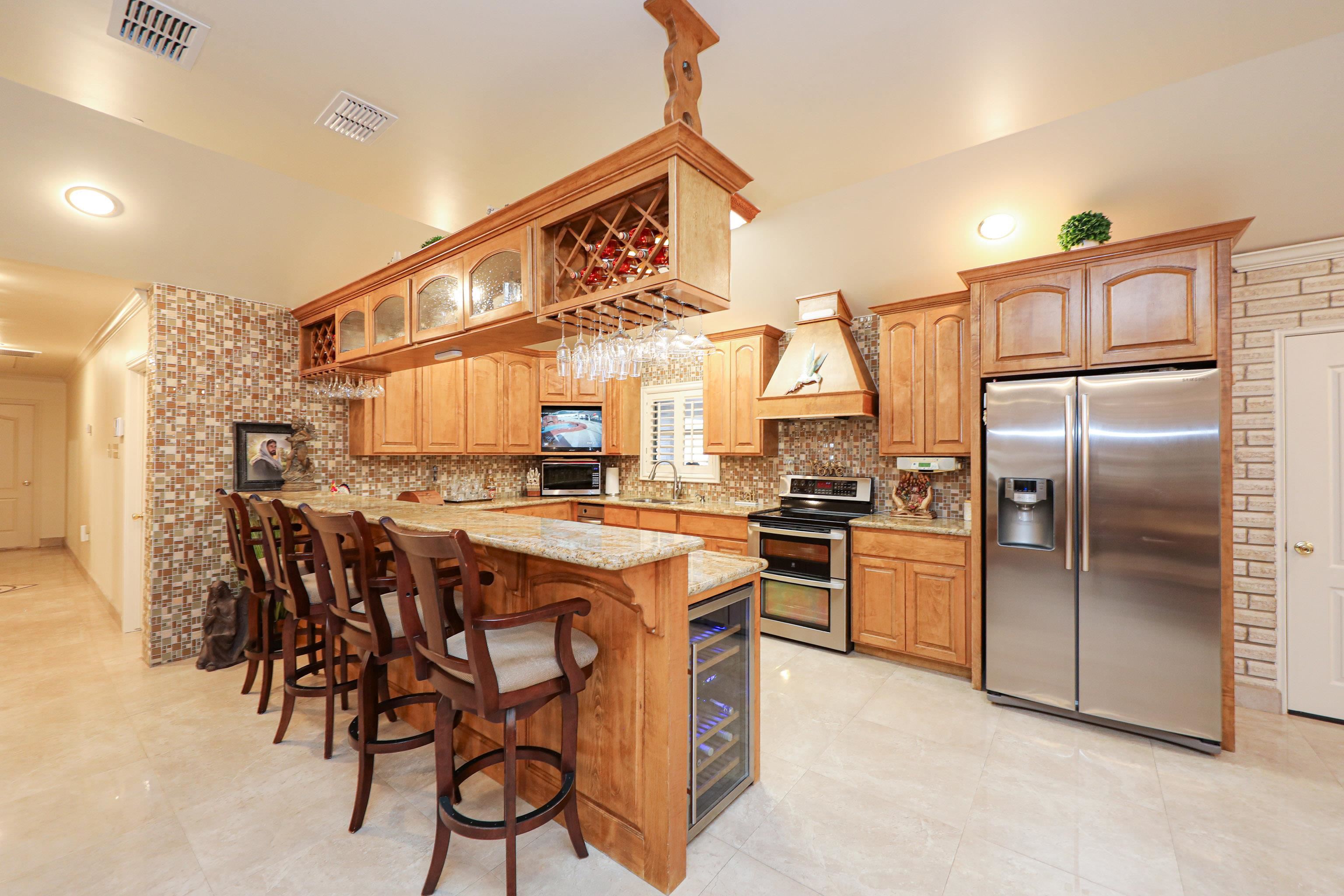 LAREDO, Texas, 78046, United States, 3 Bedrooms Bedrooms, ,4 BathroomsBathrooms,Residential,For Sale,1848774
