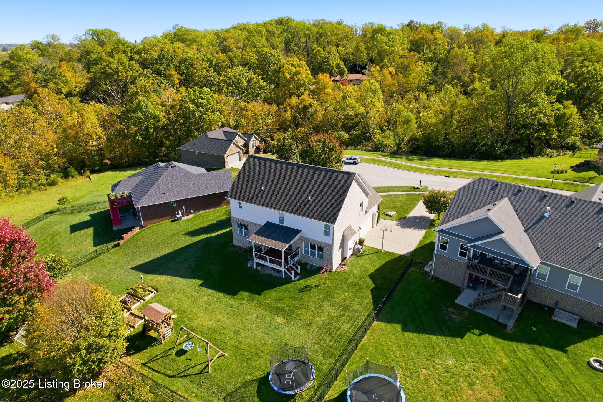 La Grange, Kentucky, 40031, United States, 5 Bedrooms Bedrooms, ,4 BathroomsBathrooms,Residential,For Sale,1971685