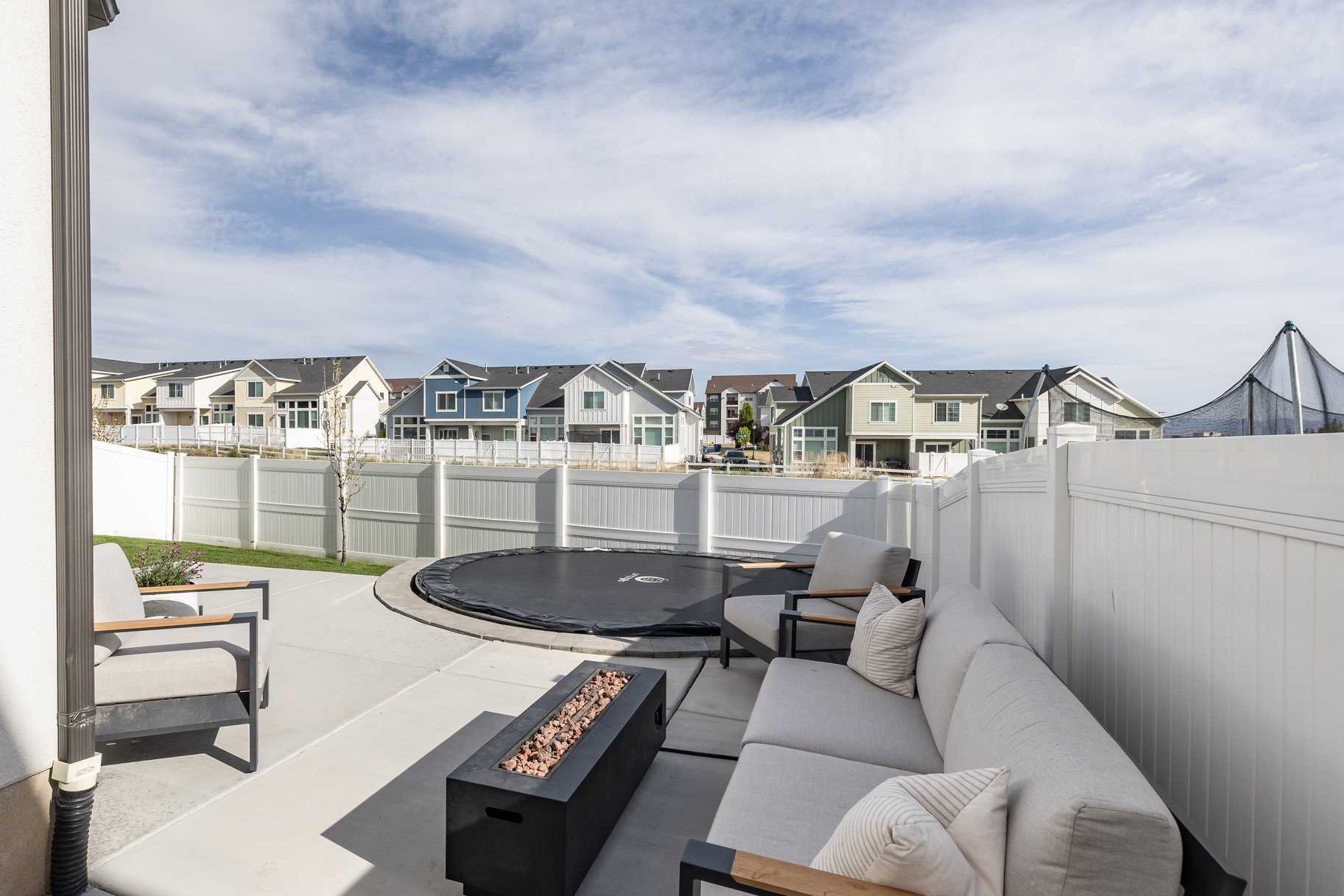  Bright Luxury 5-Bed Home w/ Office, Loft, Finished Basement & Views - 物件實景