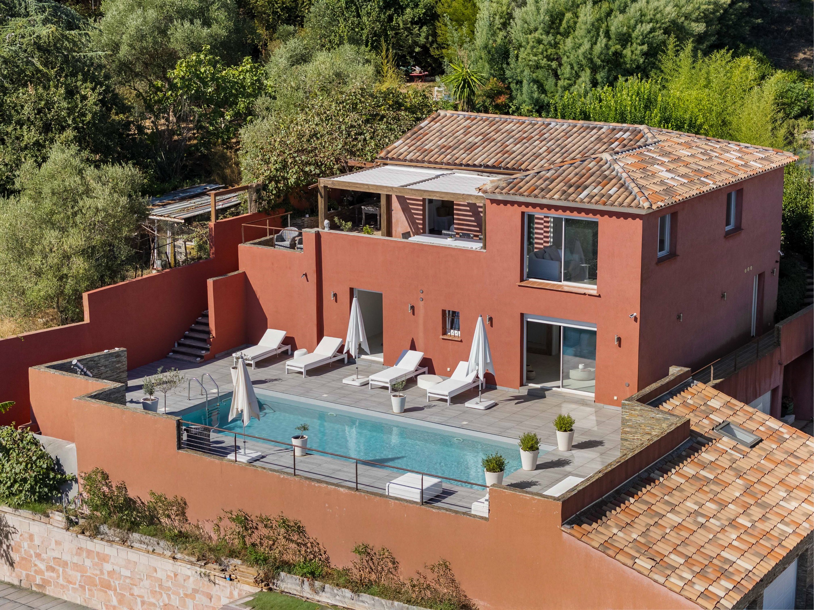  Villa for sale in Adrets-de-l’Estérel with sea view and pool, French Riviera - 物件實景