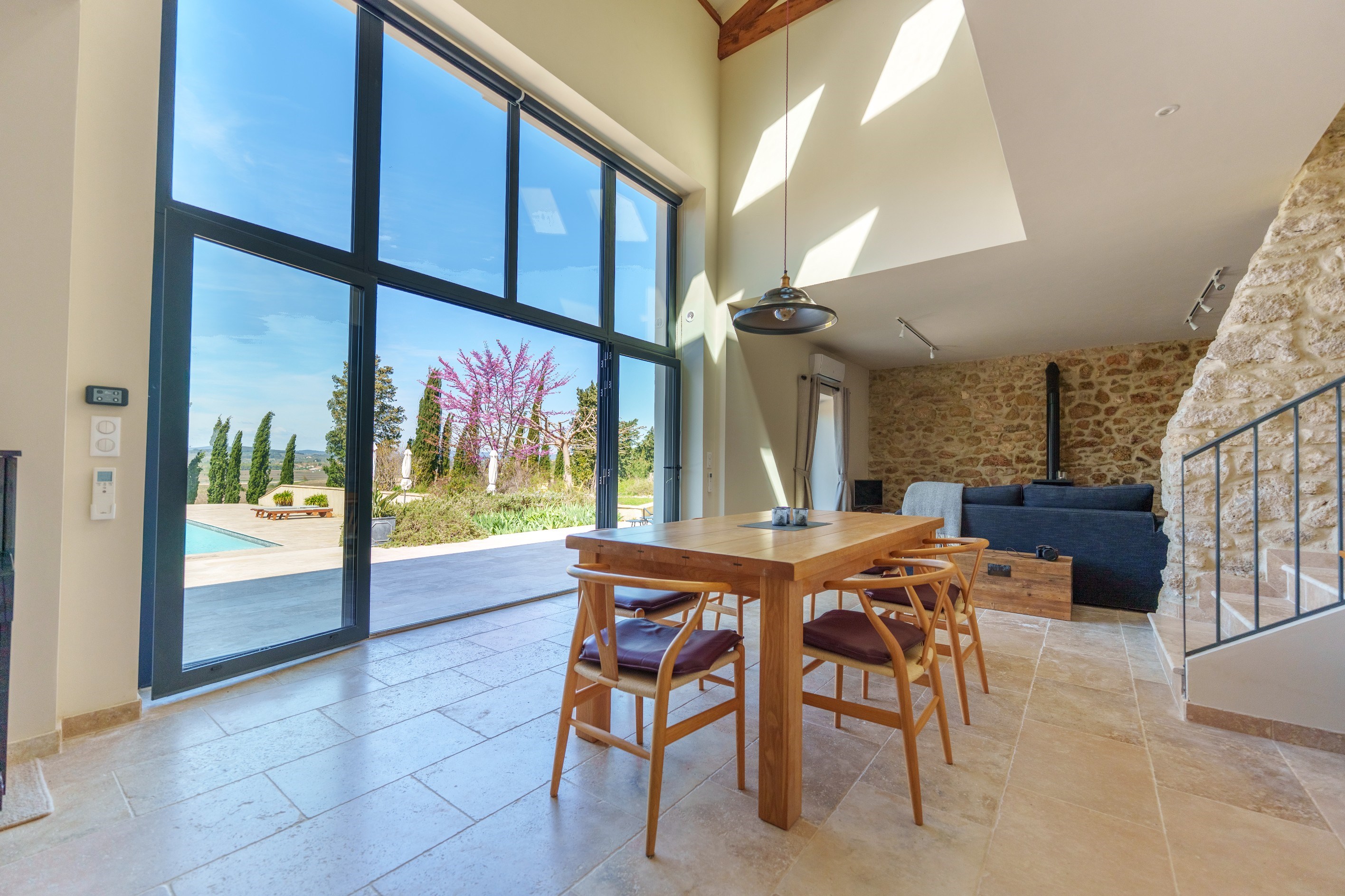  Character property within a vineyard estate — renovated barn with pool and exce… - 物件實景