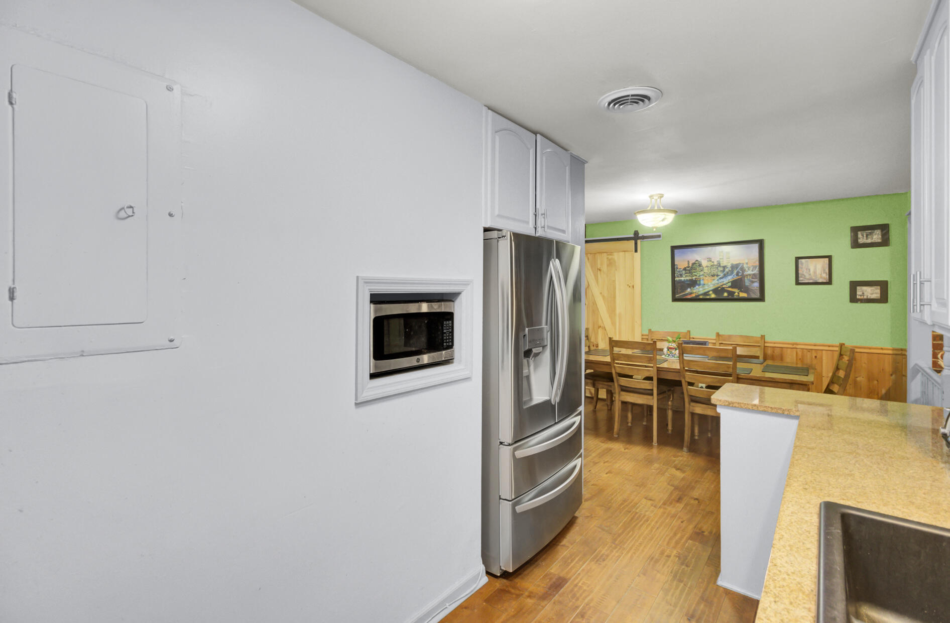 Charleston, South Carolina, 29407, United States, 4 Bedrooms Bedrooms, ,2 BathroomsBathrooms,Residential,For Sale,1950272